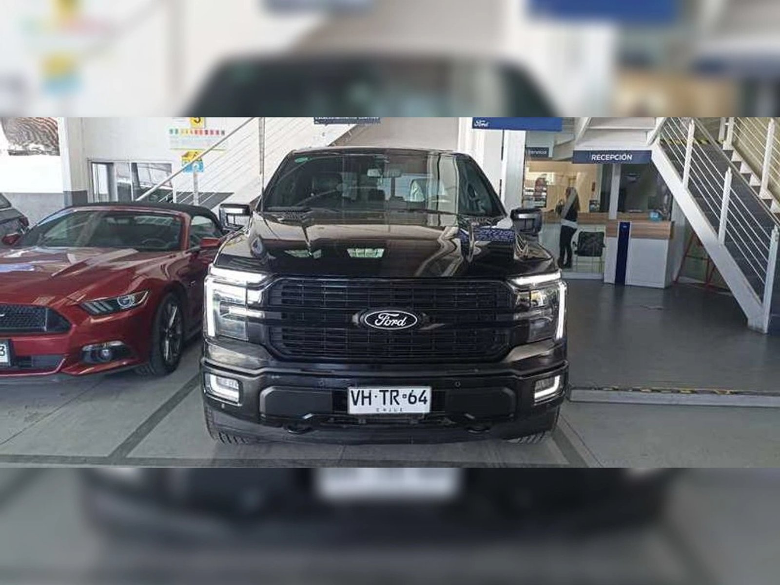 Ford F-150 Platinum 4WD AT 2025 - Foto 2 de 4