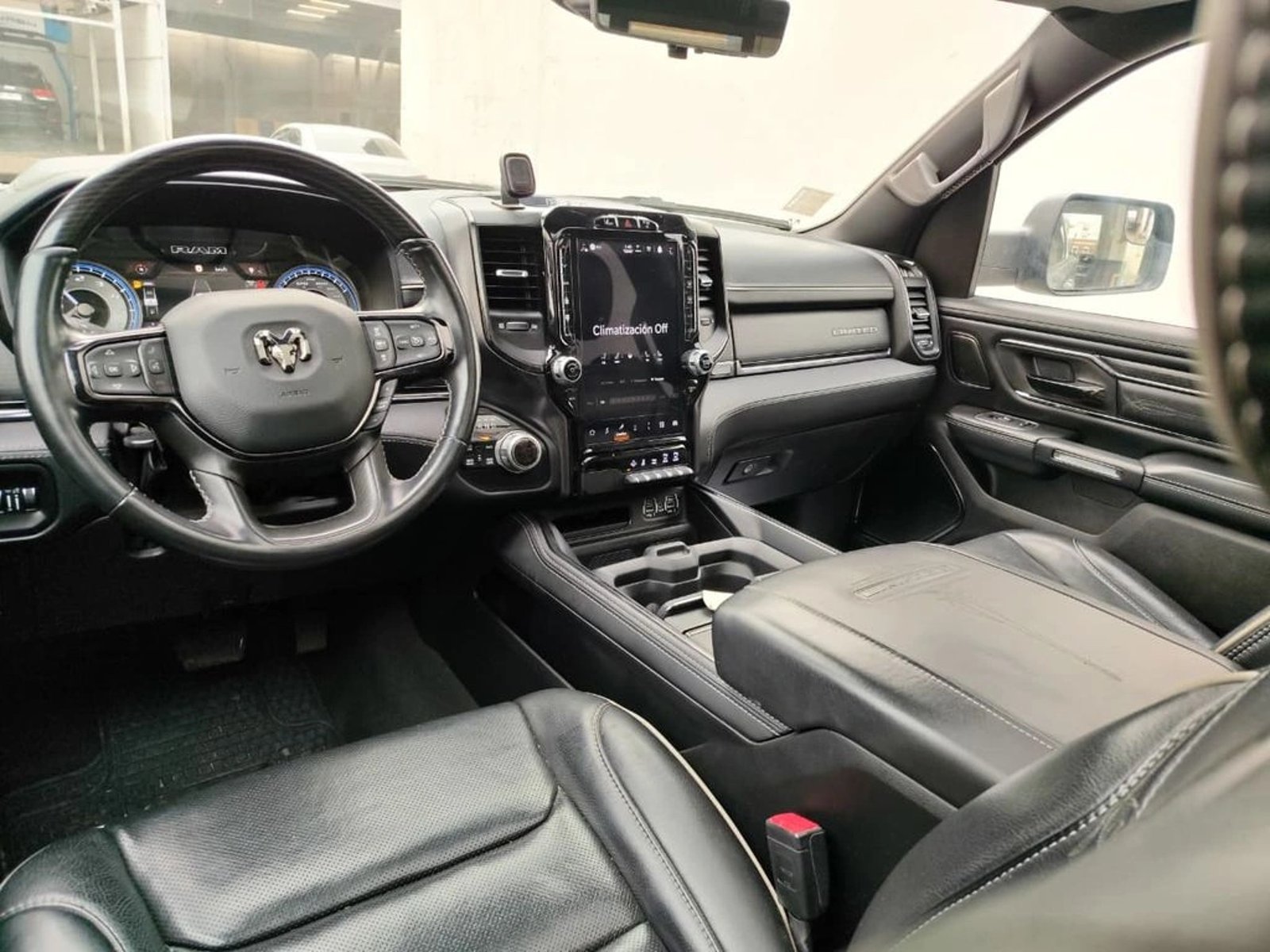 RAM 1500 LIMITED 5.7 AUT 2023 - Imagen 9 de 20