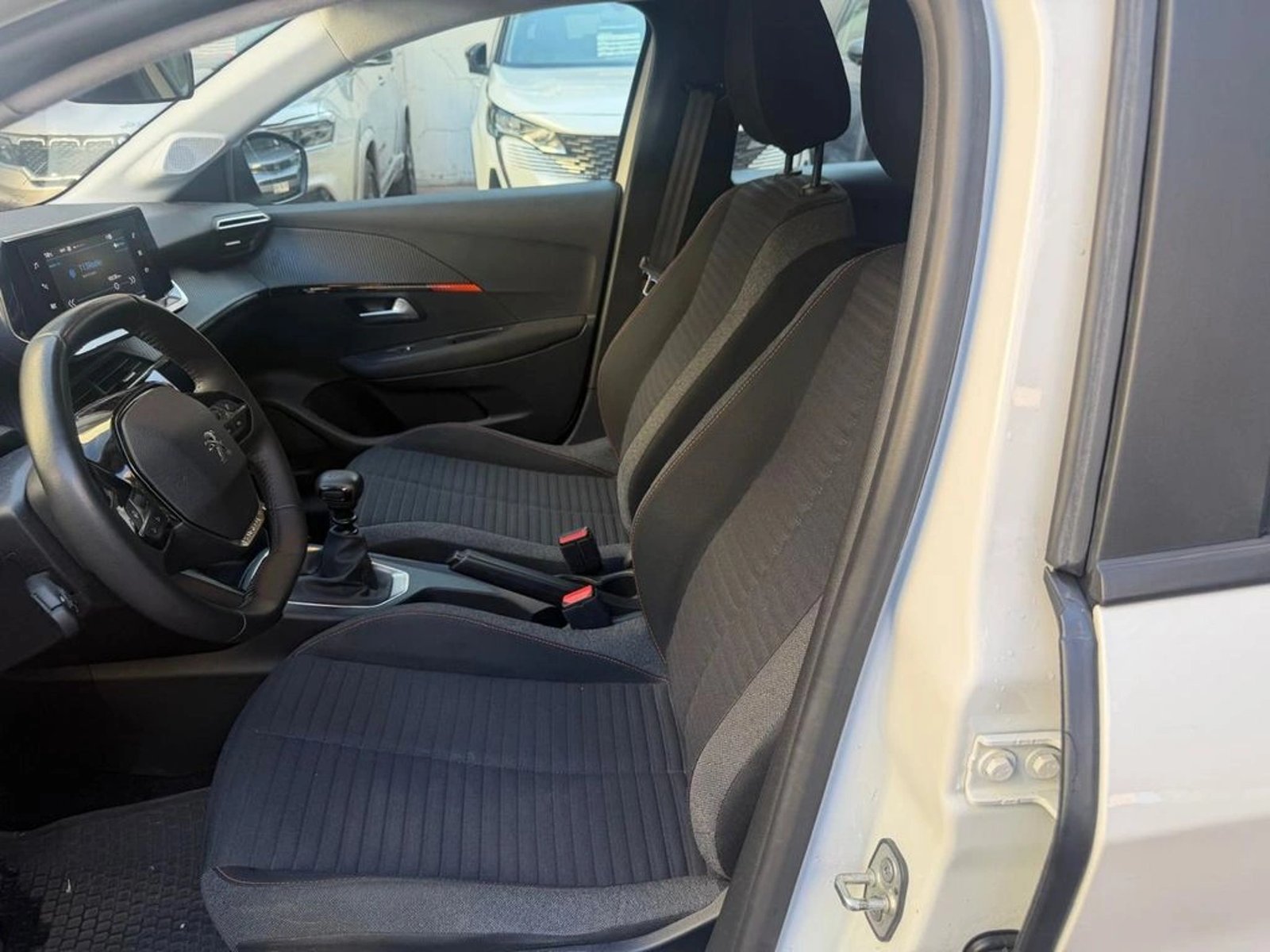 PEUGEOT 208 ACTIVE HDI 2023 - Imagen 12 de 18