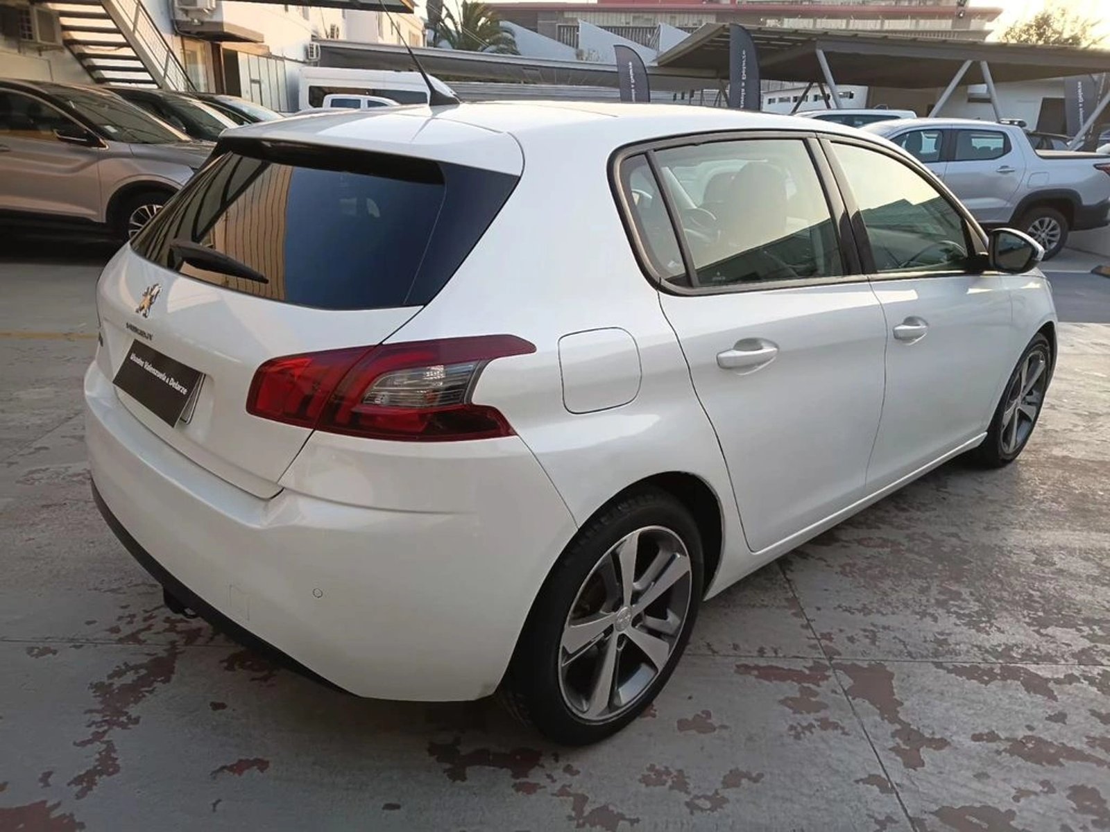 Peugeot 308 Allure pack 1.6 BlueHDi 120 HP 2018 - Foto 5 de 20