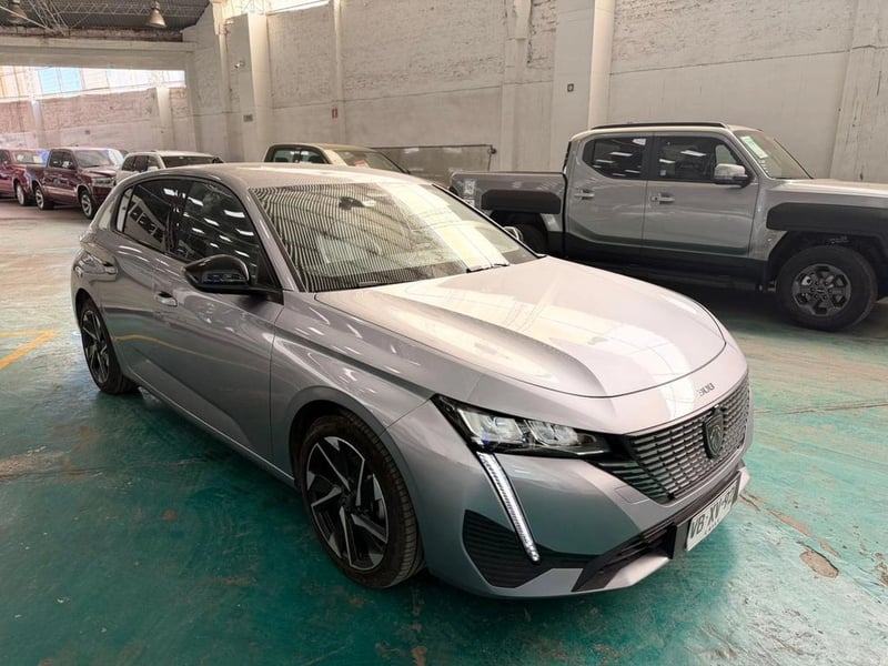 Peugeot 308 Allure Pack Puretech 130 EAT8 PRS 2025 - Imagen 8 de 13