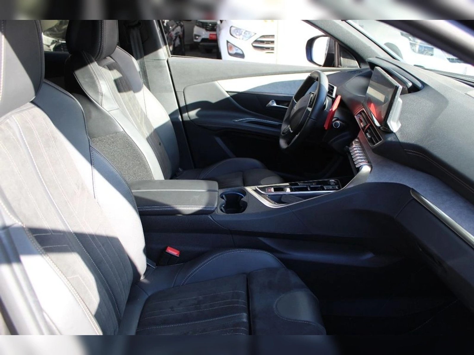 Peugeot 3008 GT Puretech 180 EAT8 2024 - Foto 5 de 10