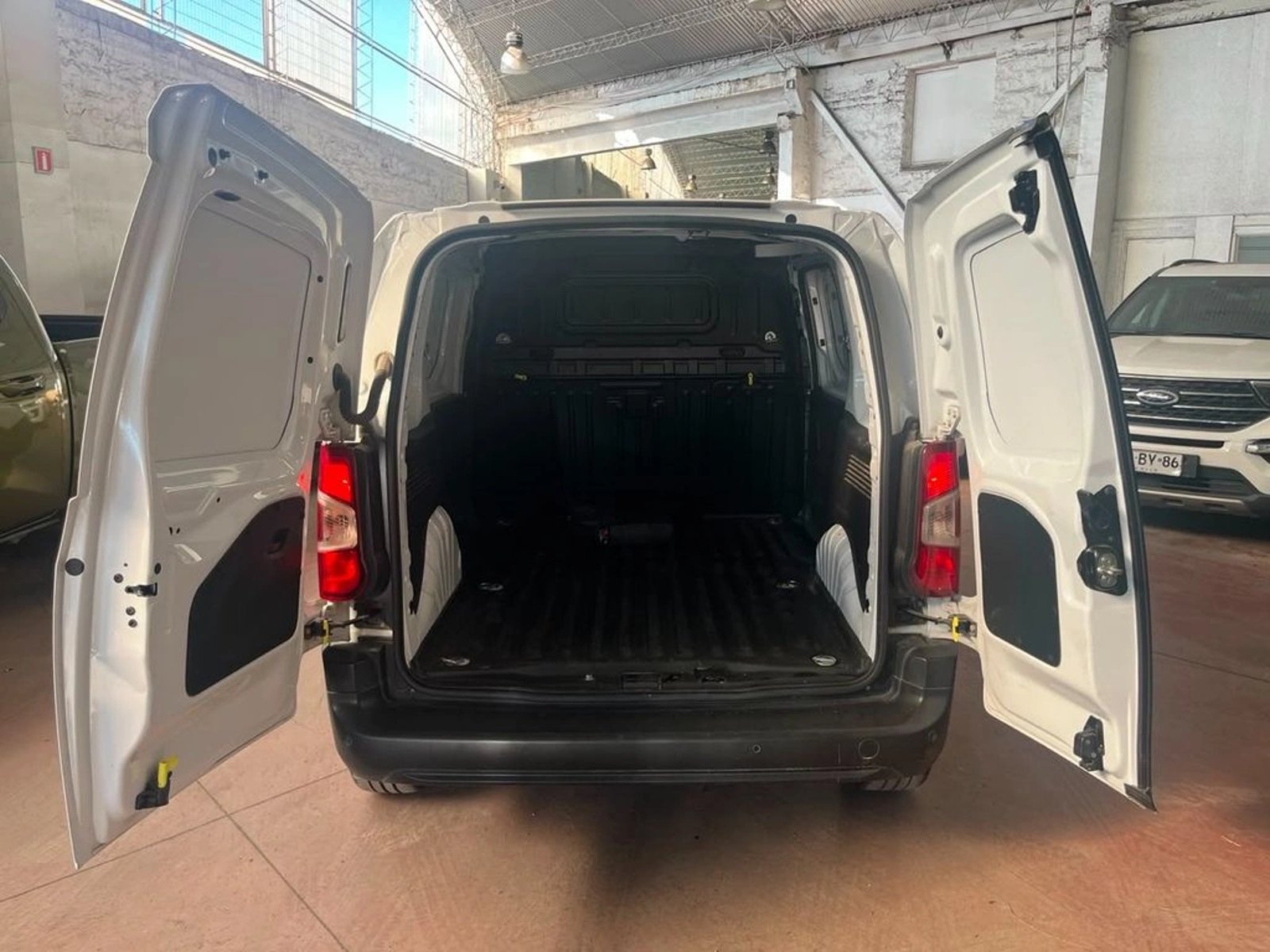 Peugeot PARTNER L1 BlueHDi 100 2024 - Imagen 9 de 15