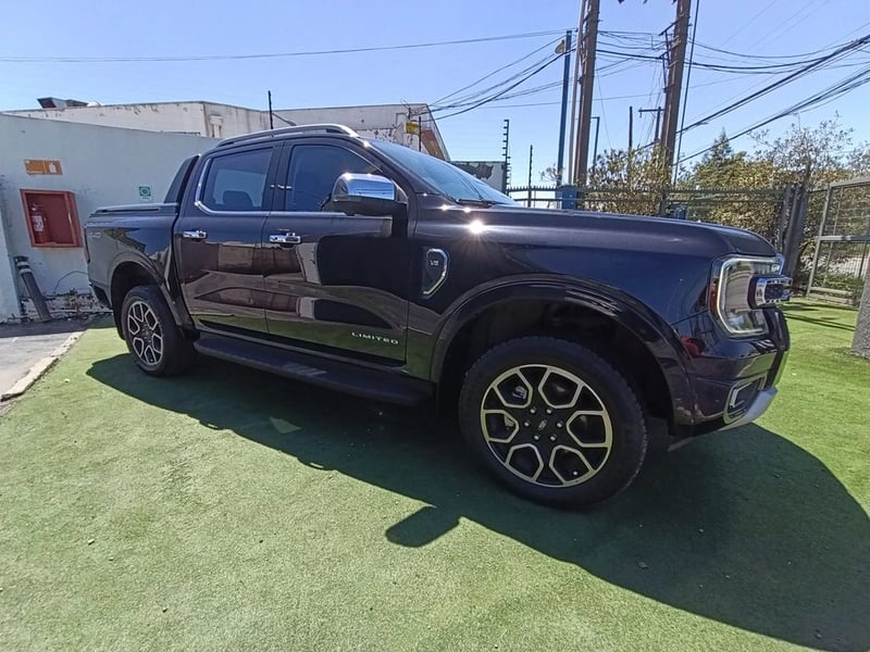 Ford RANGER Limited 4x4 3.0L AT 2024 - Imagen 3 de 17