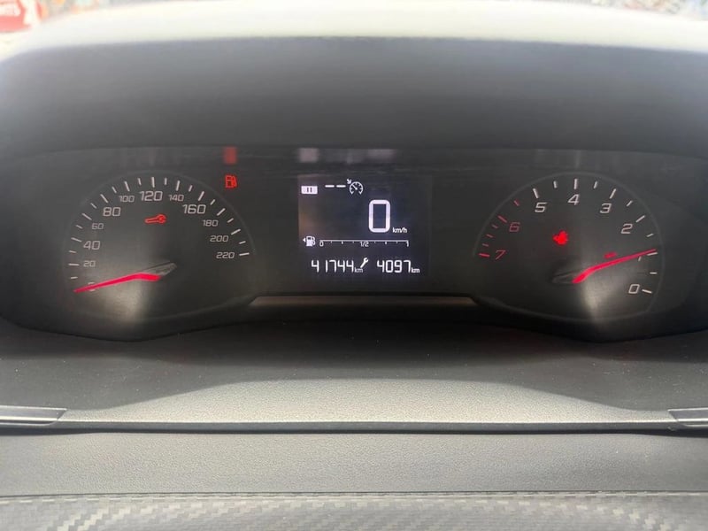 Peugeot 208 PURETECH 75 MT 1.2 2023 - Imagen 7 de 12