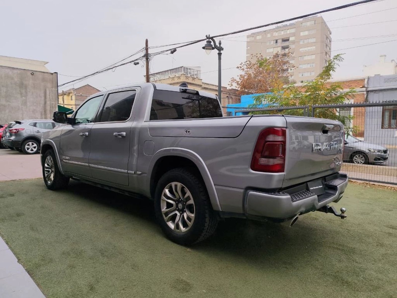 RAM 1500 LIMITED 5.7 AUT 2023 - Imagen 8 de 20