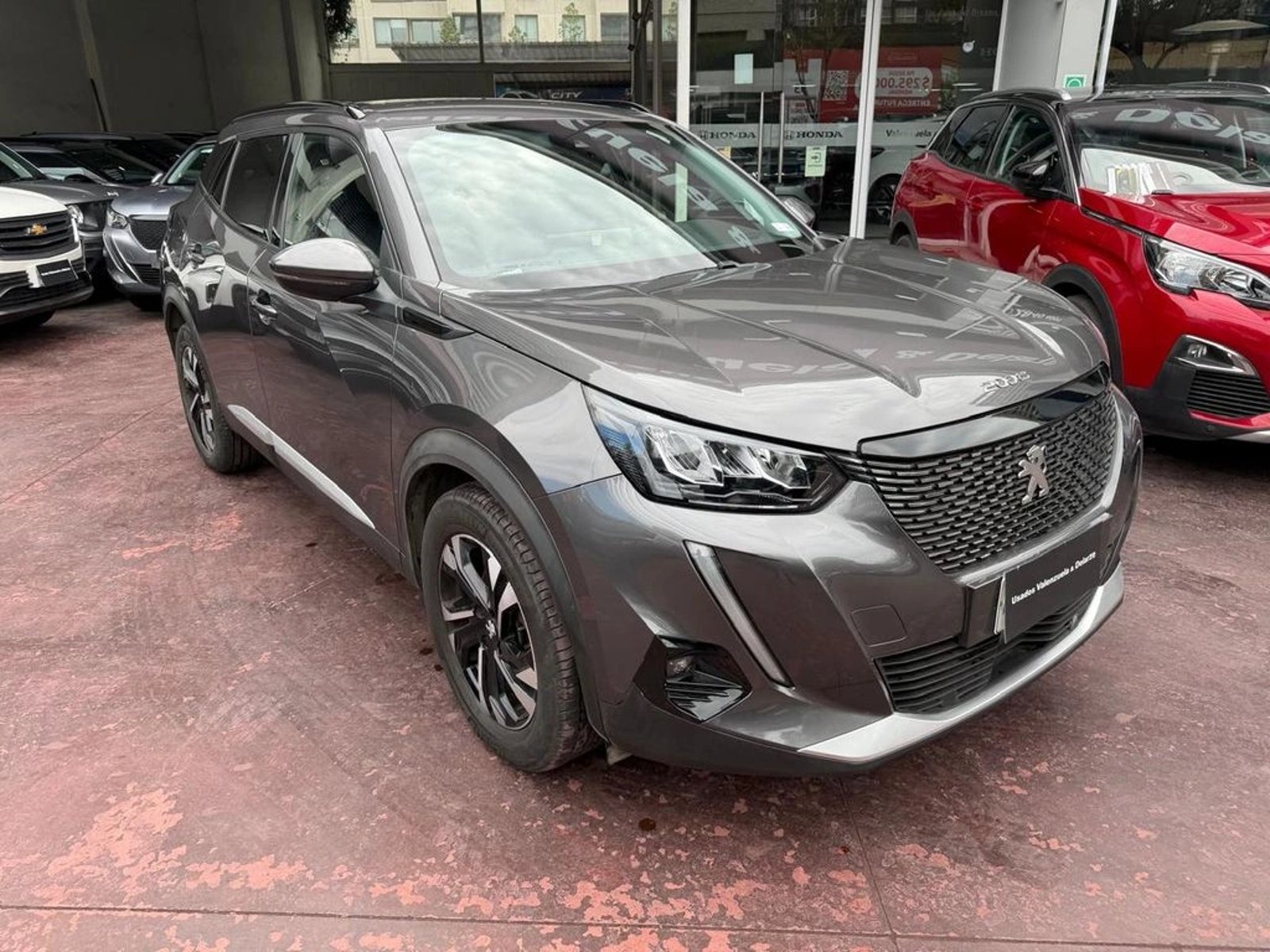 Peugeot 2008 ALLURE BLUE HDI 130 EAT8 1.5 AUT 2022 - Foto 3 de 14