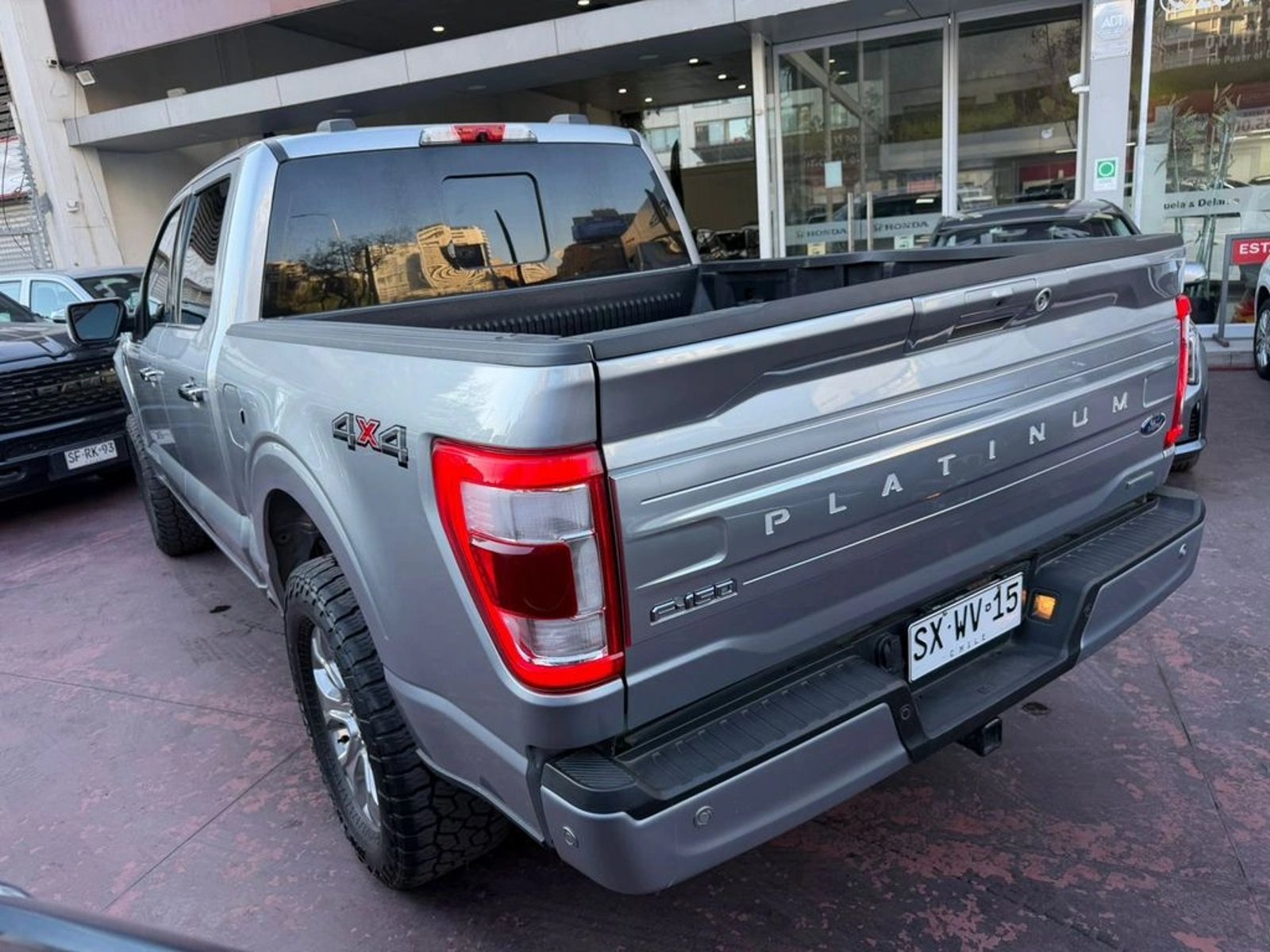 Ford F-150 Platinum 4WD AT 2023 - Imagen 6 de 16