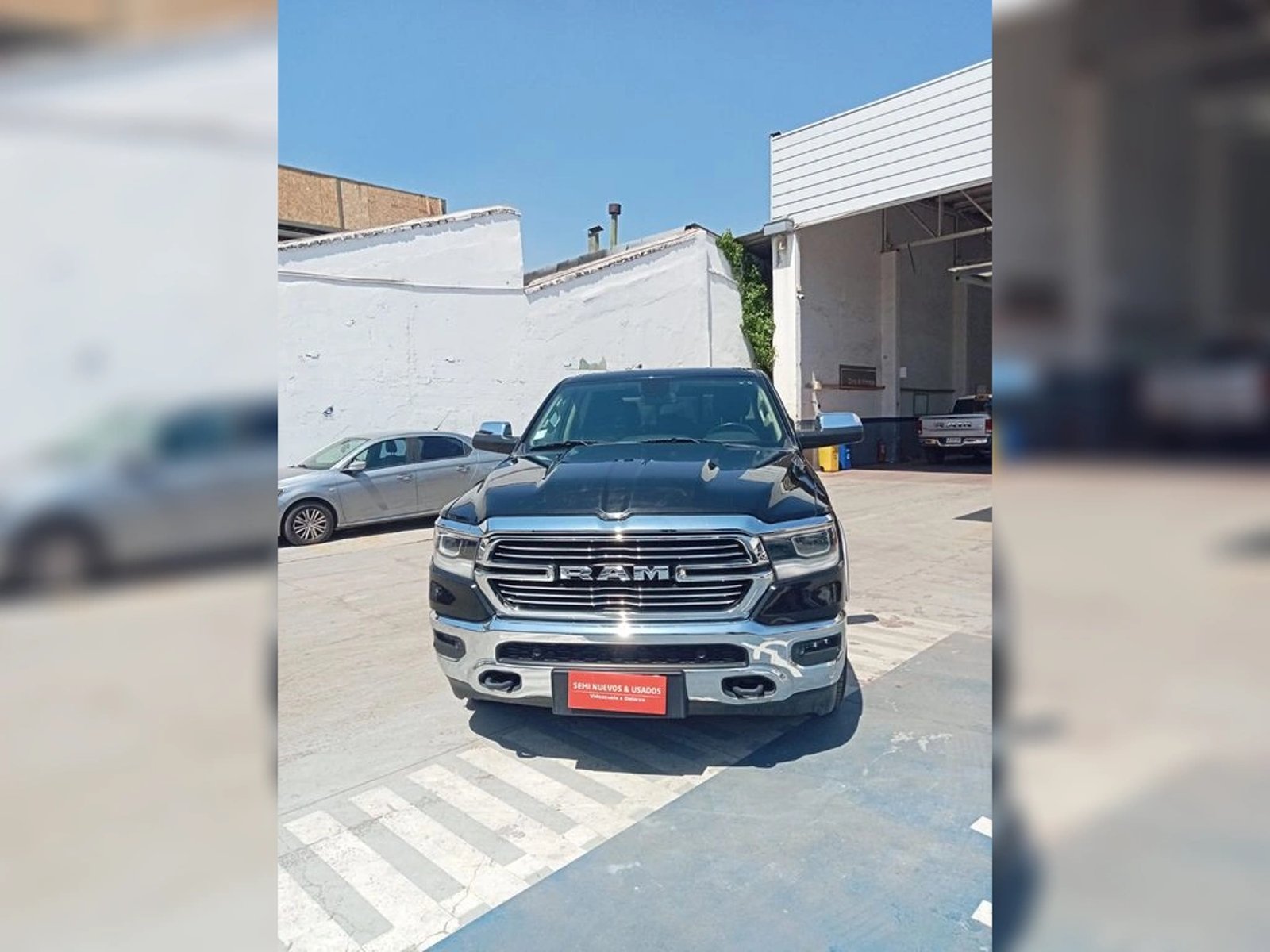 RAM 1500 Laramie 2020 - Foto 2 de 18