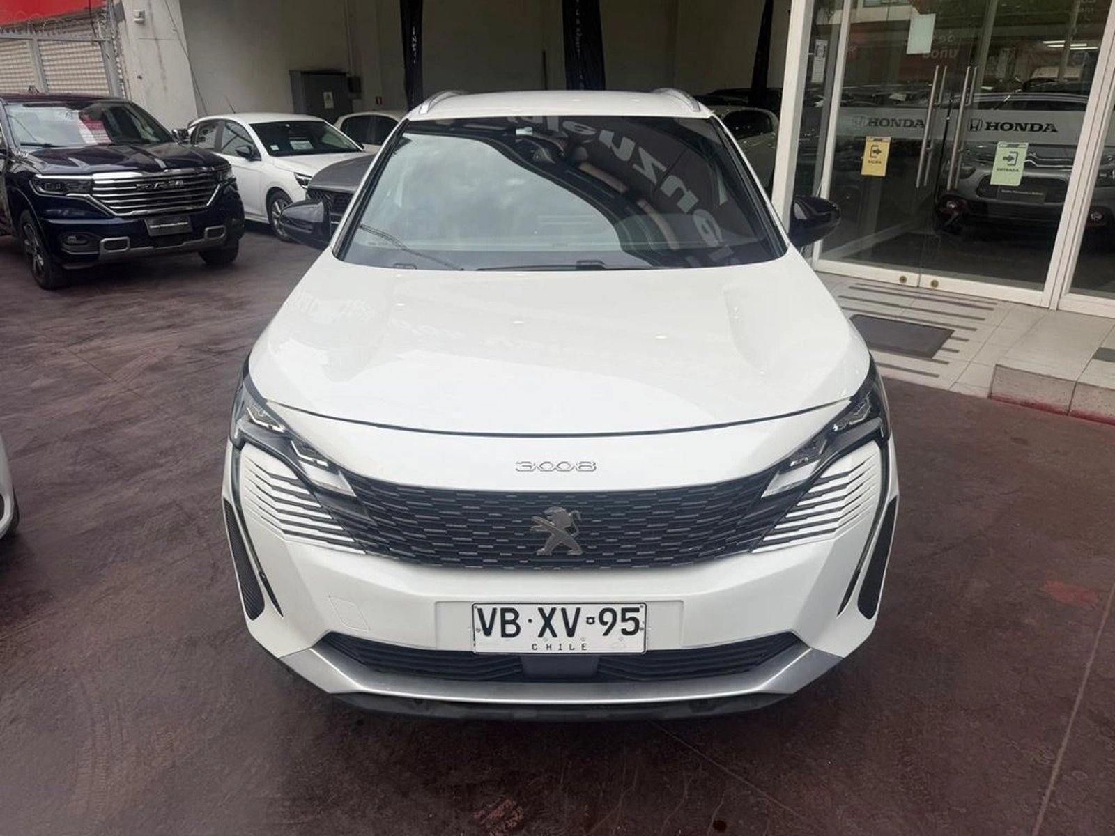 Peugeot 3008 Active Pack Puretech 130 2025 - Foto 2 de 12