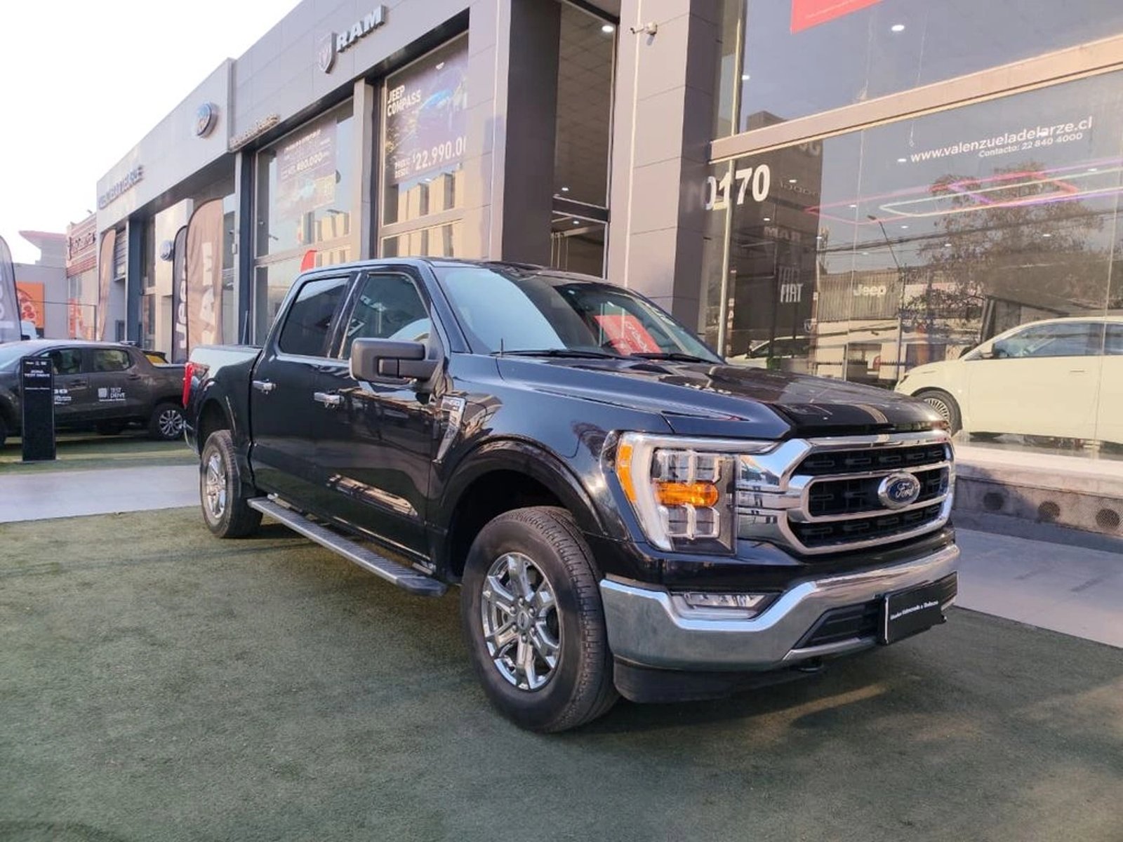 Ford F-150 XLT 4X4 5.0 AUT 2024 - Foto 3 de 17