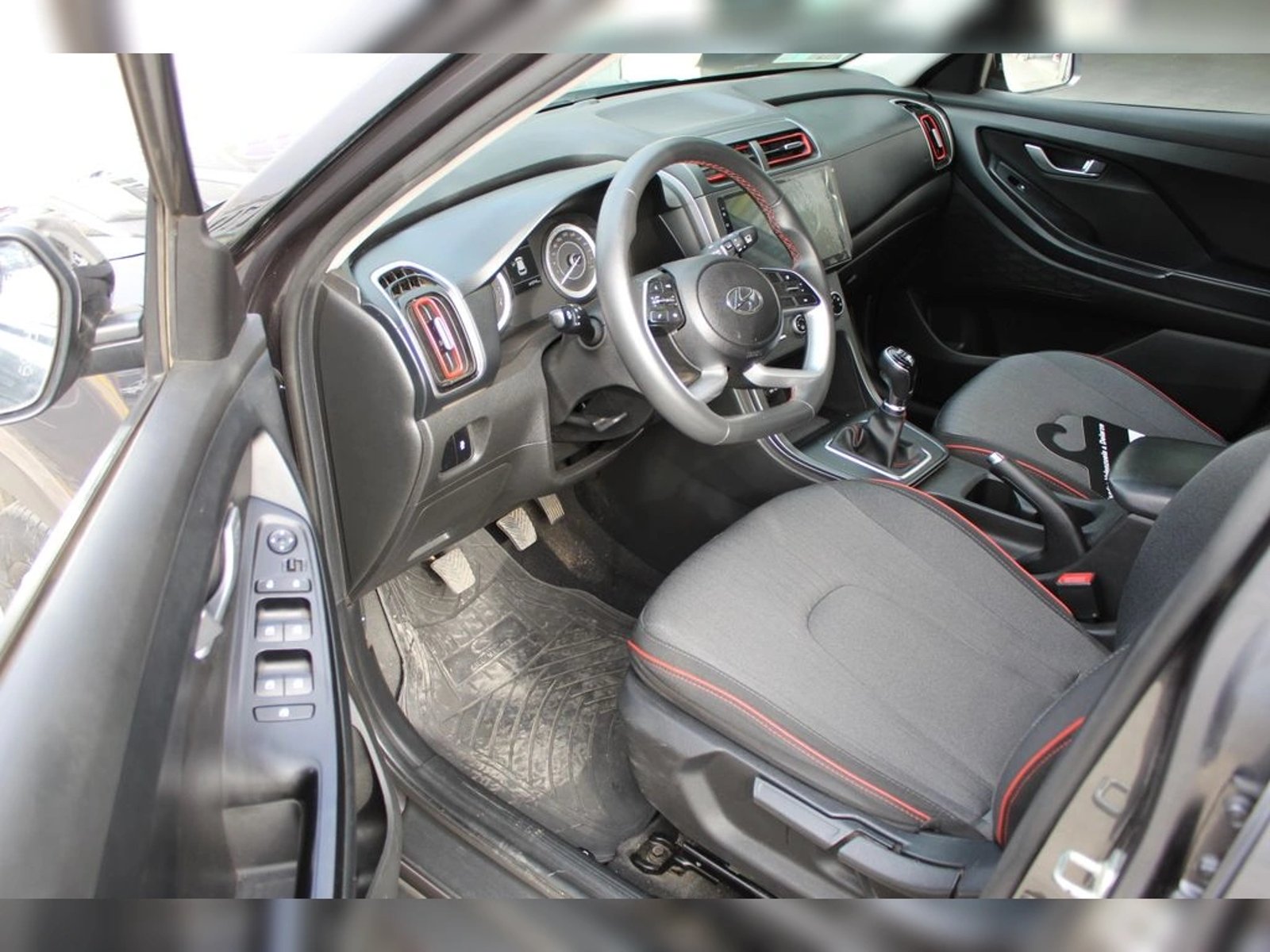 HYUNDAI CRETA SU2I 1.5 2023 - Imagen 12 de 17