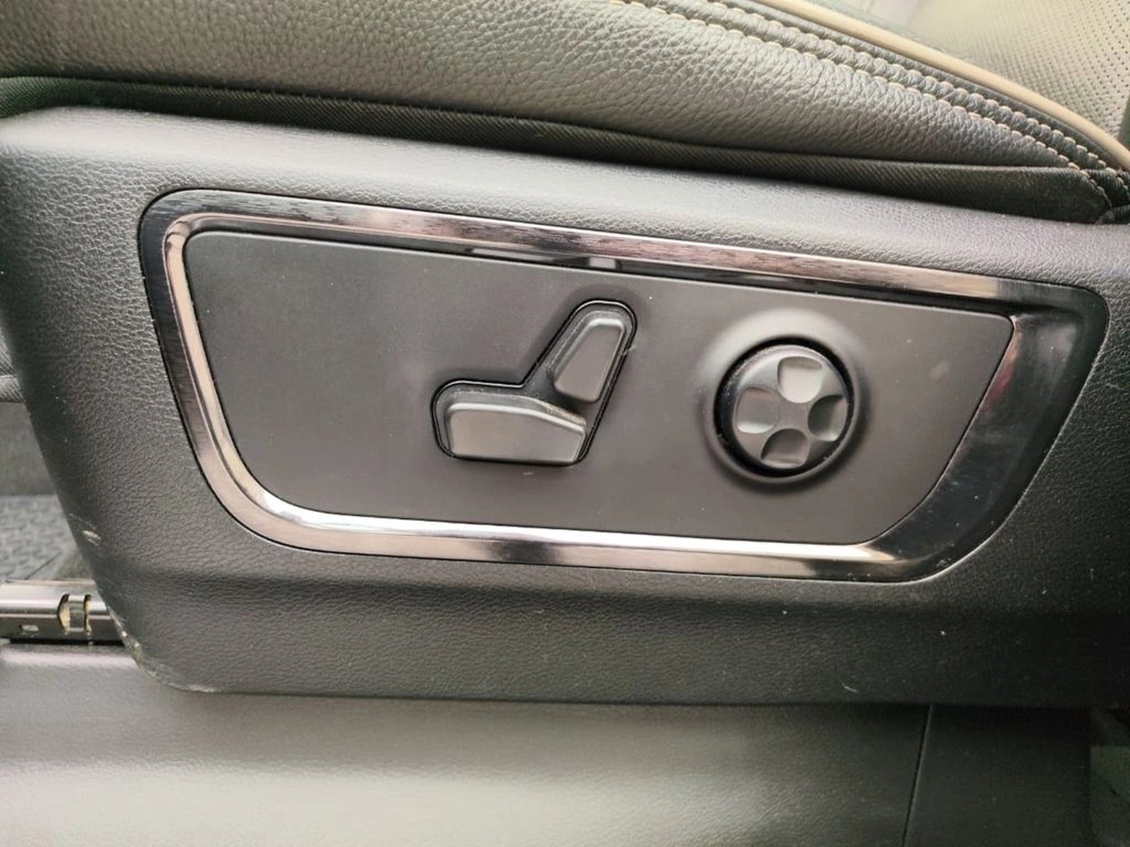 RAM 1500 LIMITED 5.7 AUT 2023 - Imagen 14 de 20