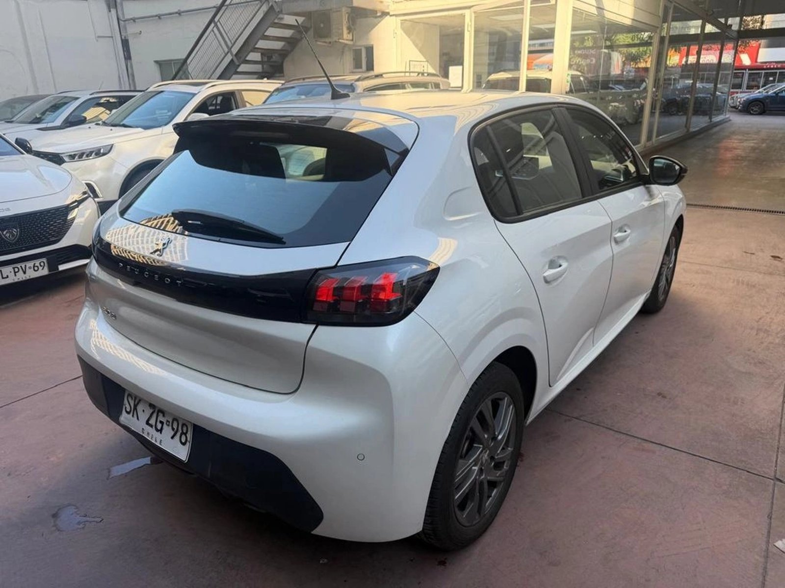 PEUGEOT 208 ACTIVE HDI 2023 - Imagen 4 de 18