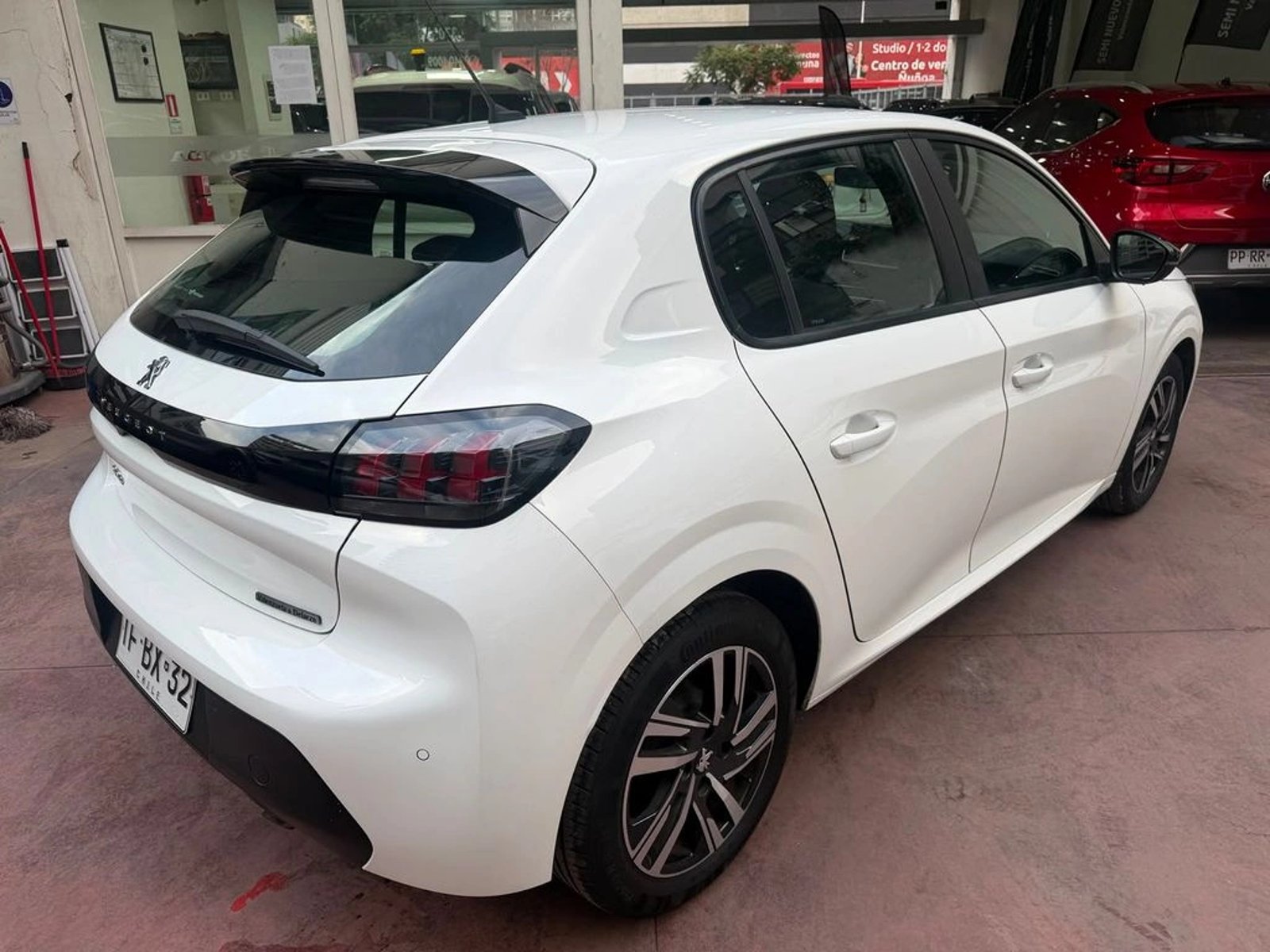 Peugeot 208 Active Pack Puretech 75 e6.4 2024 - Foto 4 de 12
