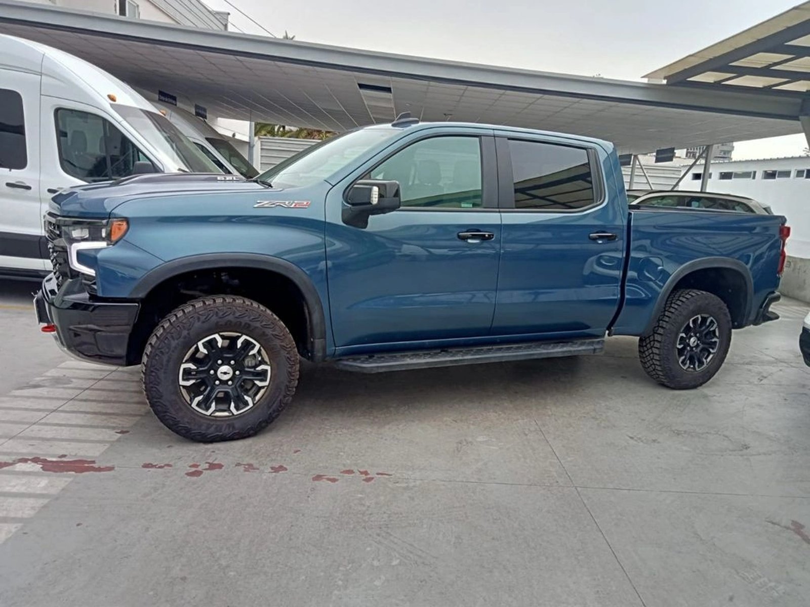 CHEVROLET SILVERADO 6.2 ZR2 Auto DC 4WD R 2025 - Imagen 7 de 18