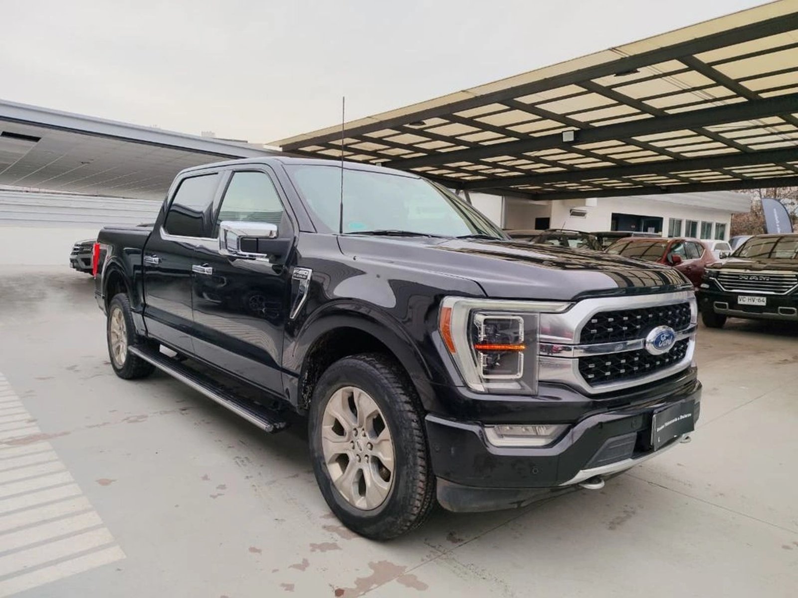 Ford F-150 Platinum 4WD AT 2023 - Foto 2 de 17