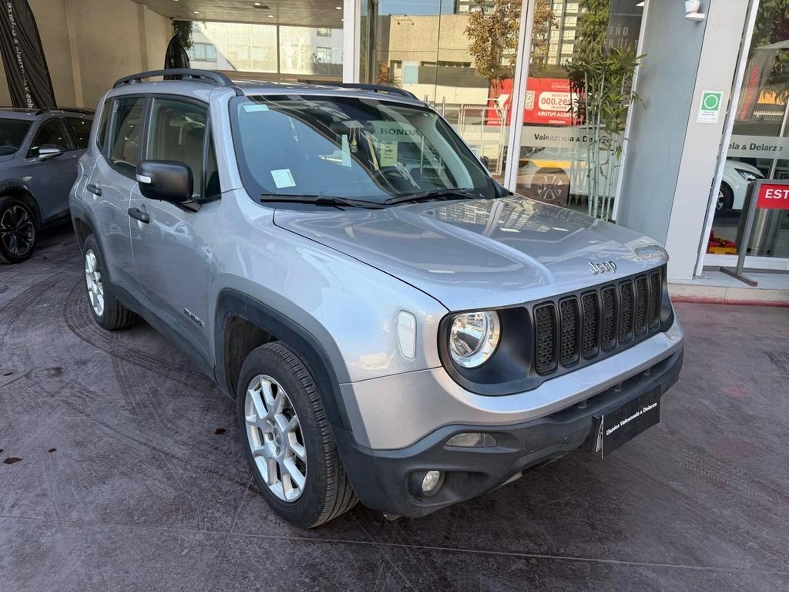 Jeep RENEGADE SPORT 1.8 2021 - Foto 3 de 11