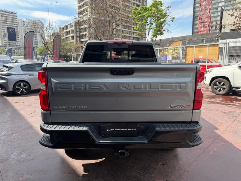 Chevrolet SILVERADO 4X4 6.2 AUT 2024 - Imagen 5 de 17