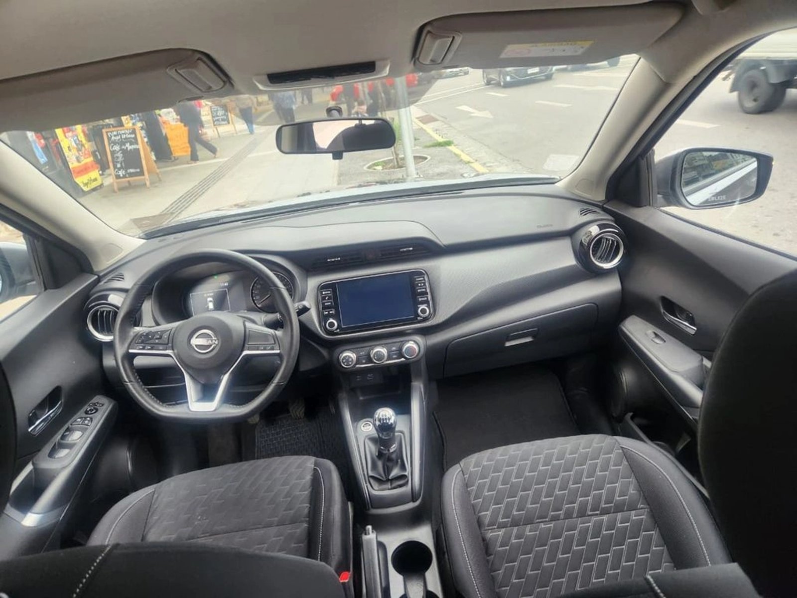 NISSAN KICKS SENSE 1.6 MT 2023 - Imagen 10 de 11