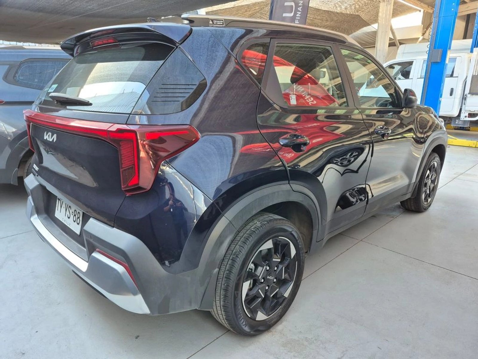 Kia SONET EX 1.5L 6MT (2373) 2025 - Foto 2 de 10