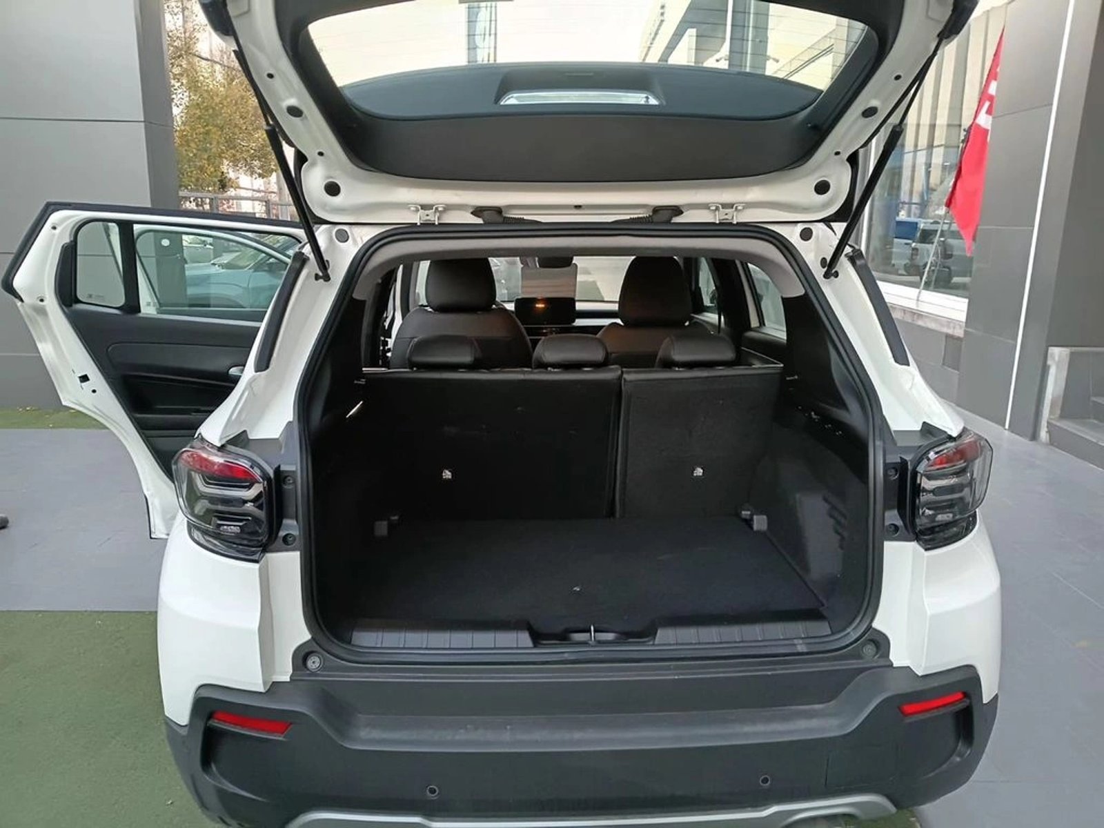 JEEP AVENGER 1.2 MT 2025 - Imagen 7 de 20