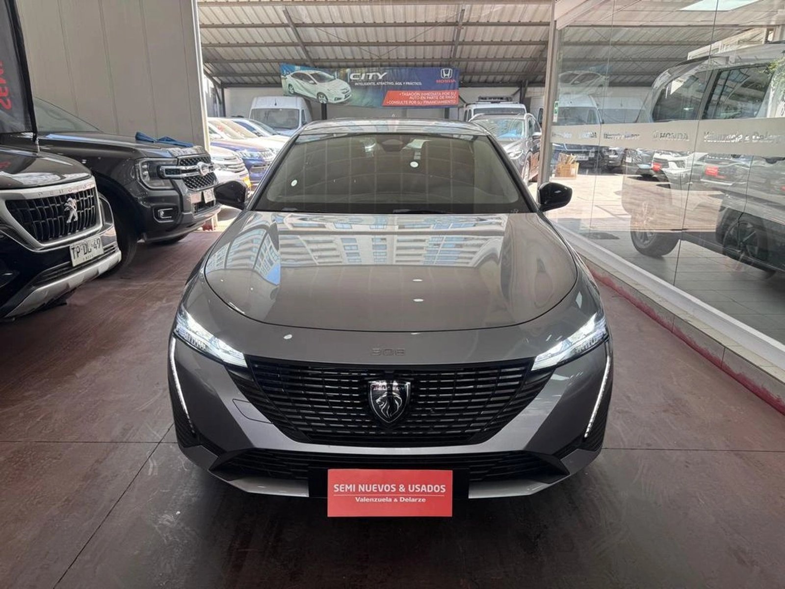Peugeot 308 Allure Pack Puretech 130 EAT8 PRS 2025 - Foto 2 de 14