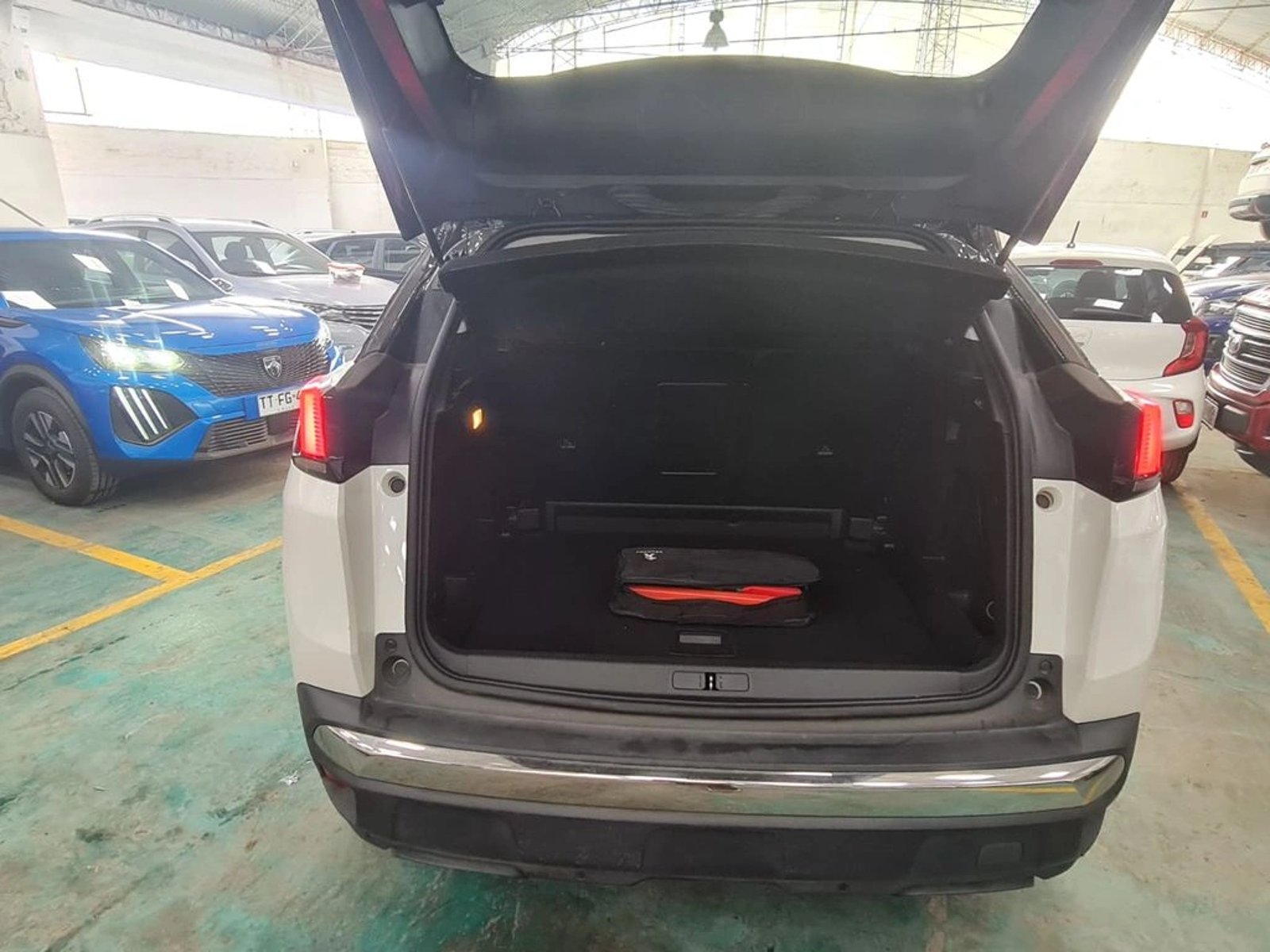 PEUGEOT 3008 Allure 1.6 THP 165HP EAT6 2019 - Imagen 6 de 18