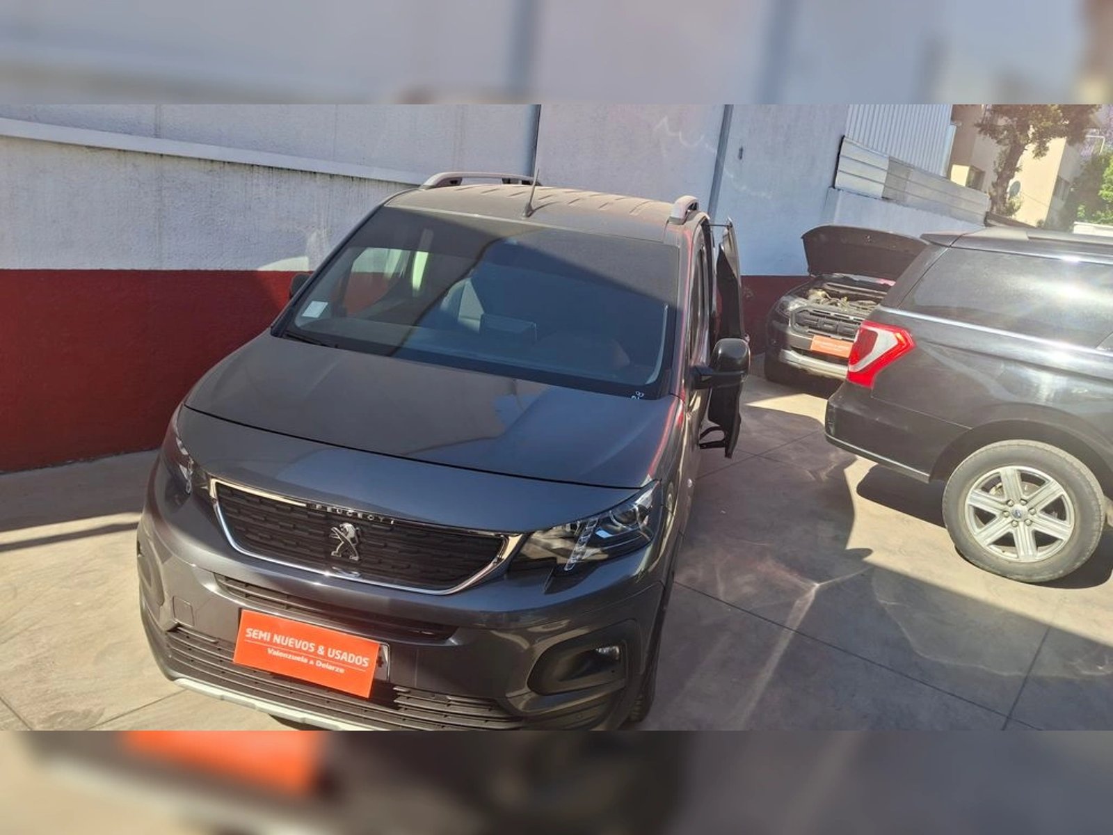 Peugeot RIFTER Allure Puretech 130 EAT8 2022 - Foto 4 de 12