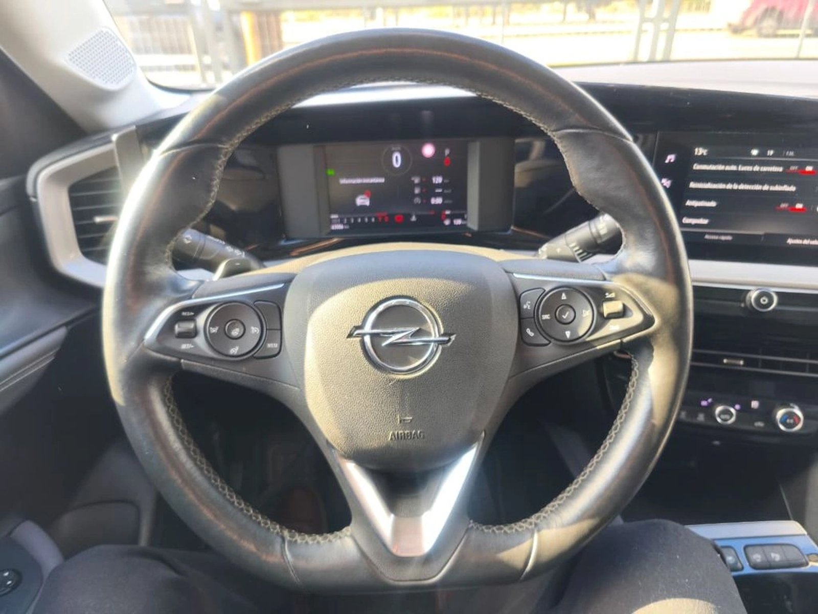 OPEL MOKKA 1.2T AUT 2023 - Imagen 9 de 18