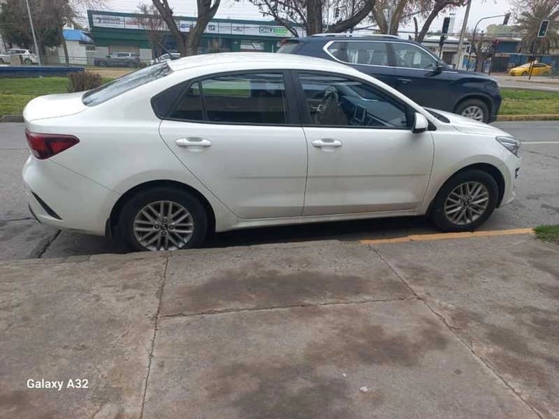 Kia RIO 4 6MT 1.4 2022 - Imagen 3 de 5