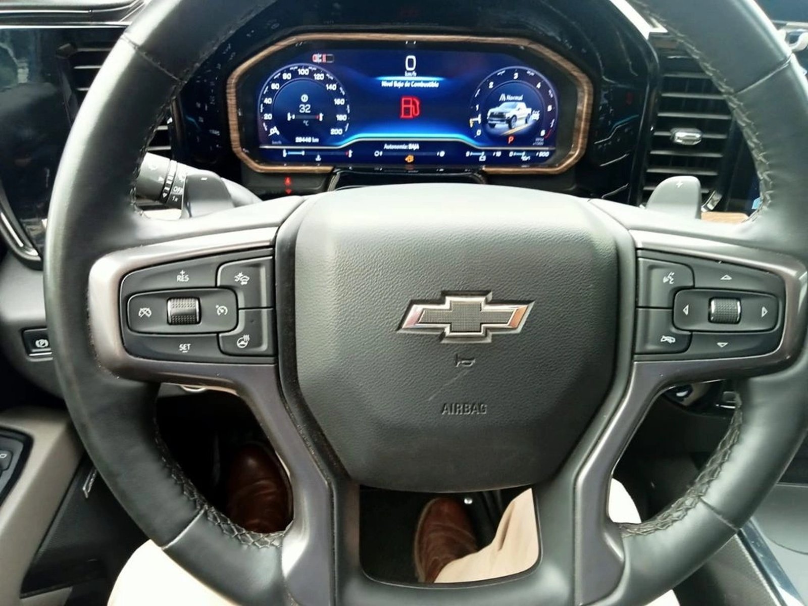 CHEVROLET SILVERADO 6.2 ZR2 Auto DC 4WD R 2025 - Imagen 9 de 18