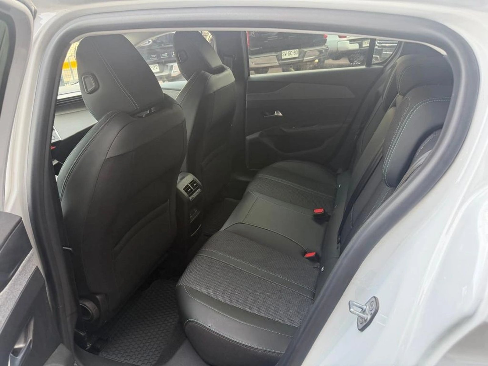 Peugeot 308 Allure Pack BlueHDi 130 EAT8 2025 - Imagen 13 de 14