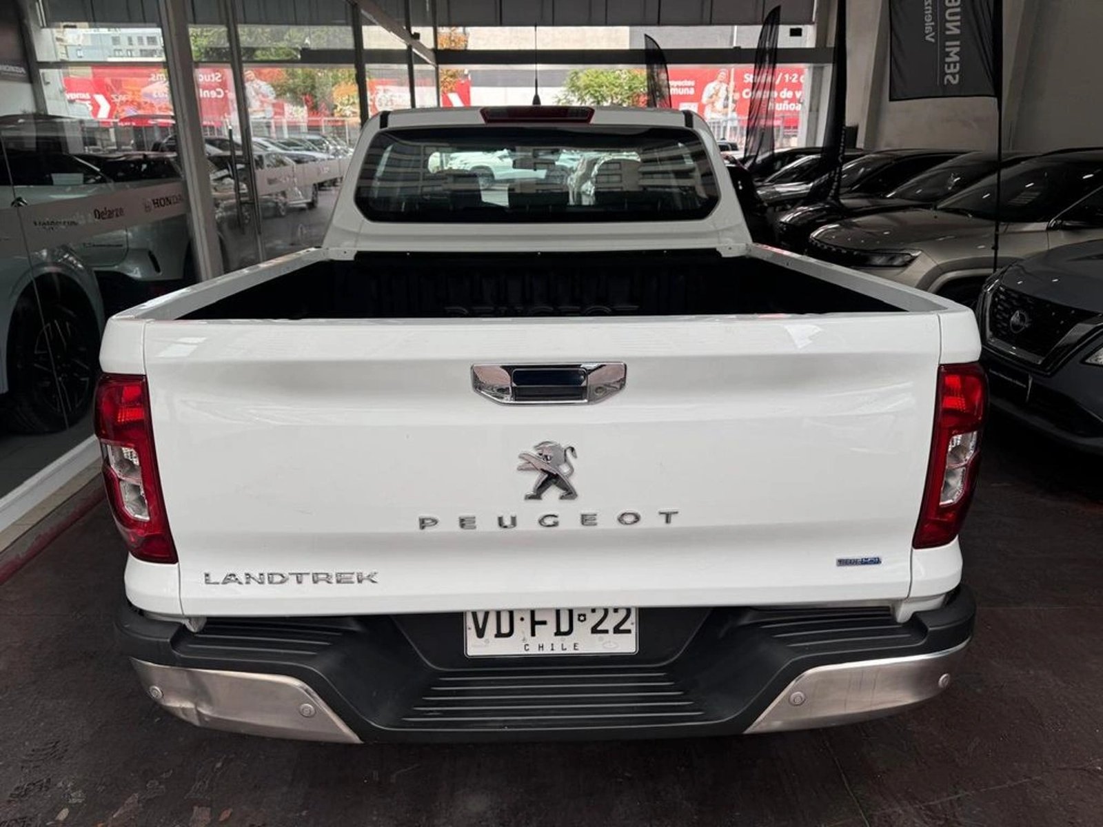 Peugeot LANDTREK Active BlueHDi 180 4x4 AT 2025 - Foto 5 de 13