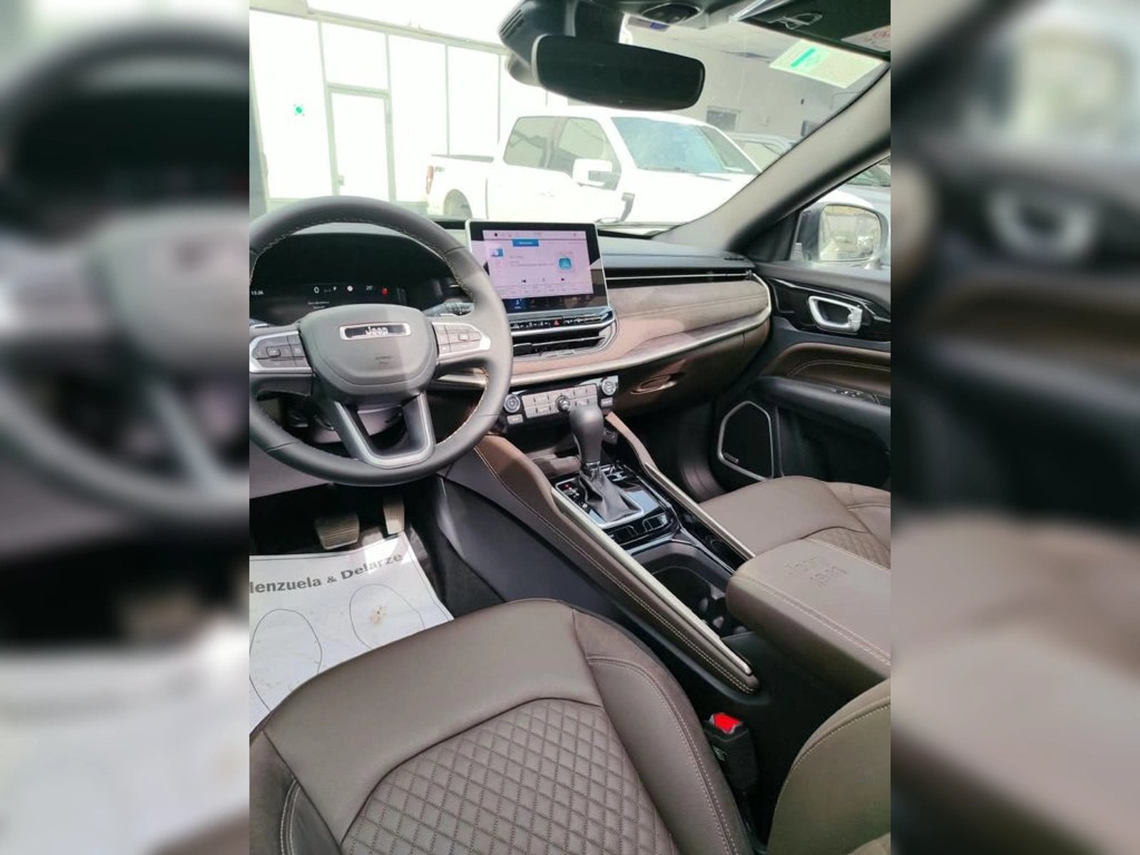 Jeep COMMANDER MCA OVERLAND 1.3T AT6 FWD 2026 - Imagen 10 de 16