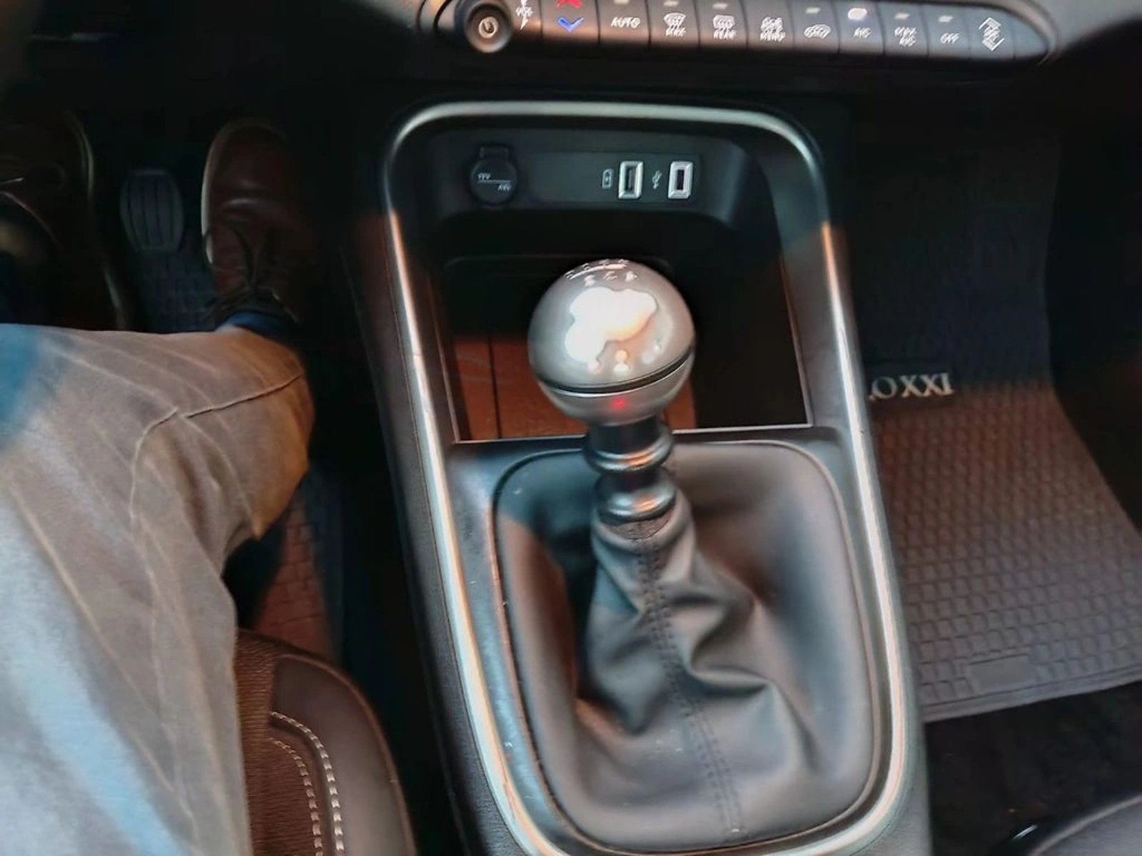 JEEP AVENGER 1.2 MT 2025 - Imagen 14 de 20