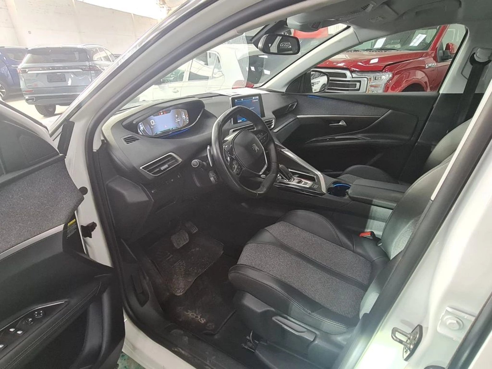PEUGEOT 3008 Allure 1.6 THP 165HP EAT6 2019 - Imagen 10 de 18