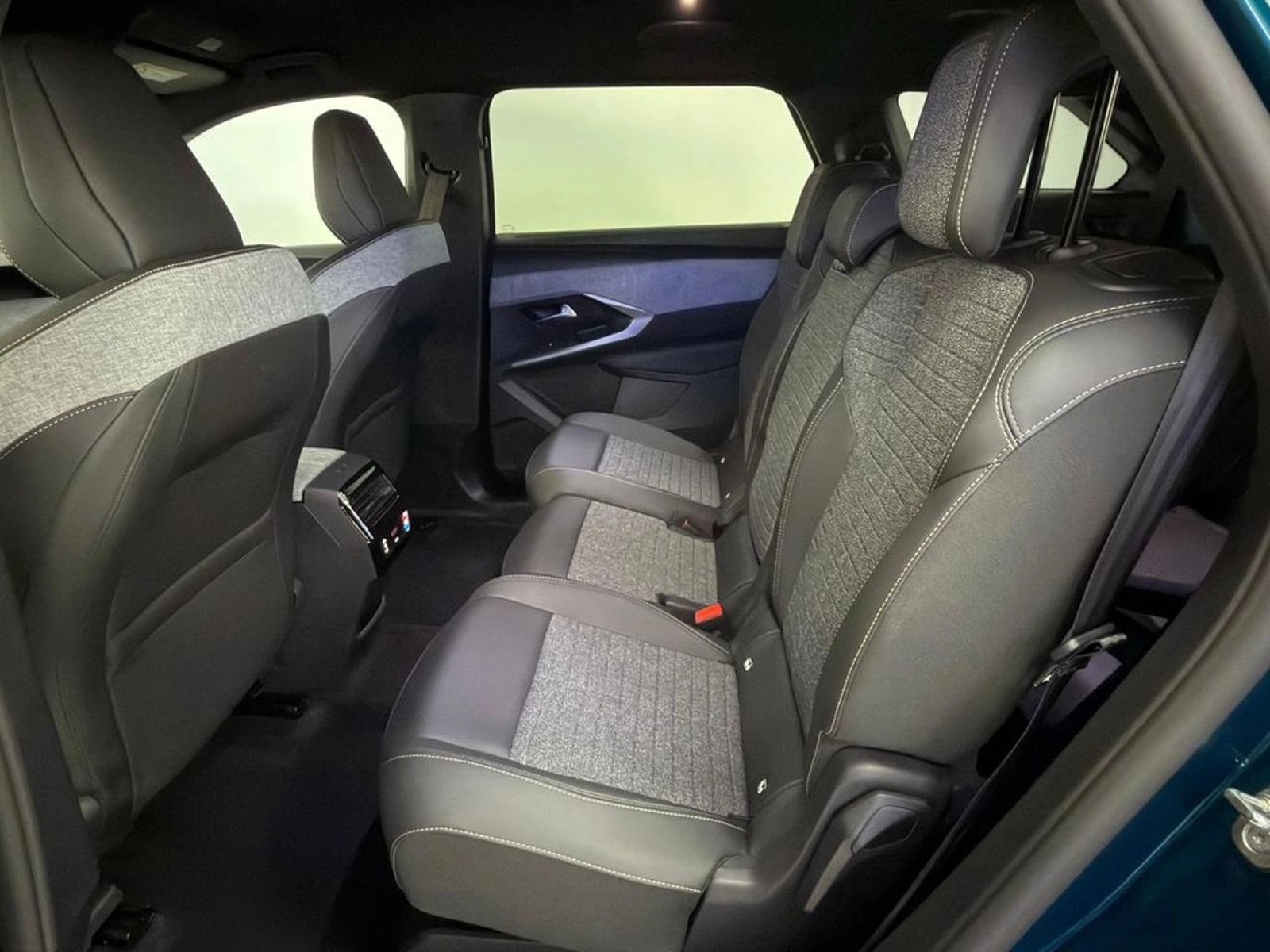 PEUGEOT 5008 ALLURE MHEV 136 EDCT6 2026 - Imagen 7 de 18