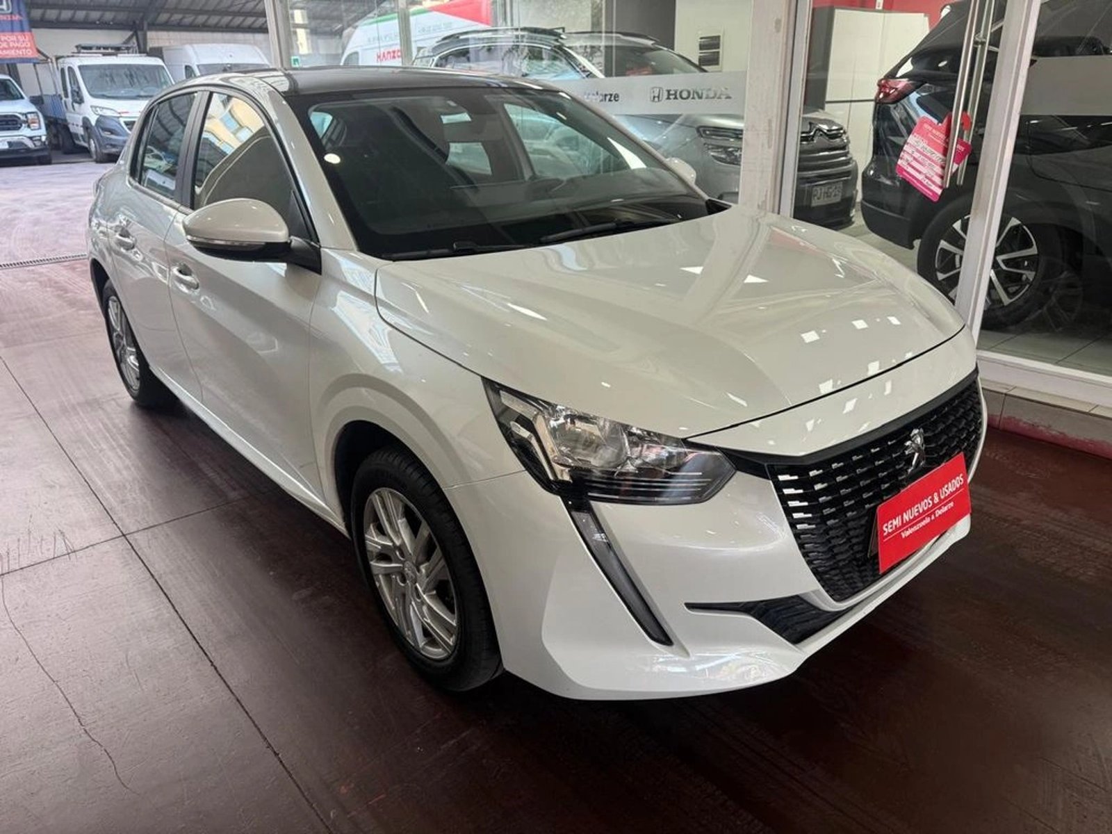 PEUGEOT 208 ALLURE 1.2  82HP 2023 - Imagen 3 de 19