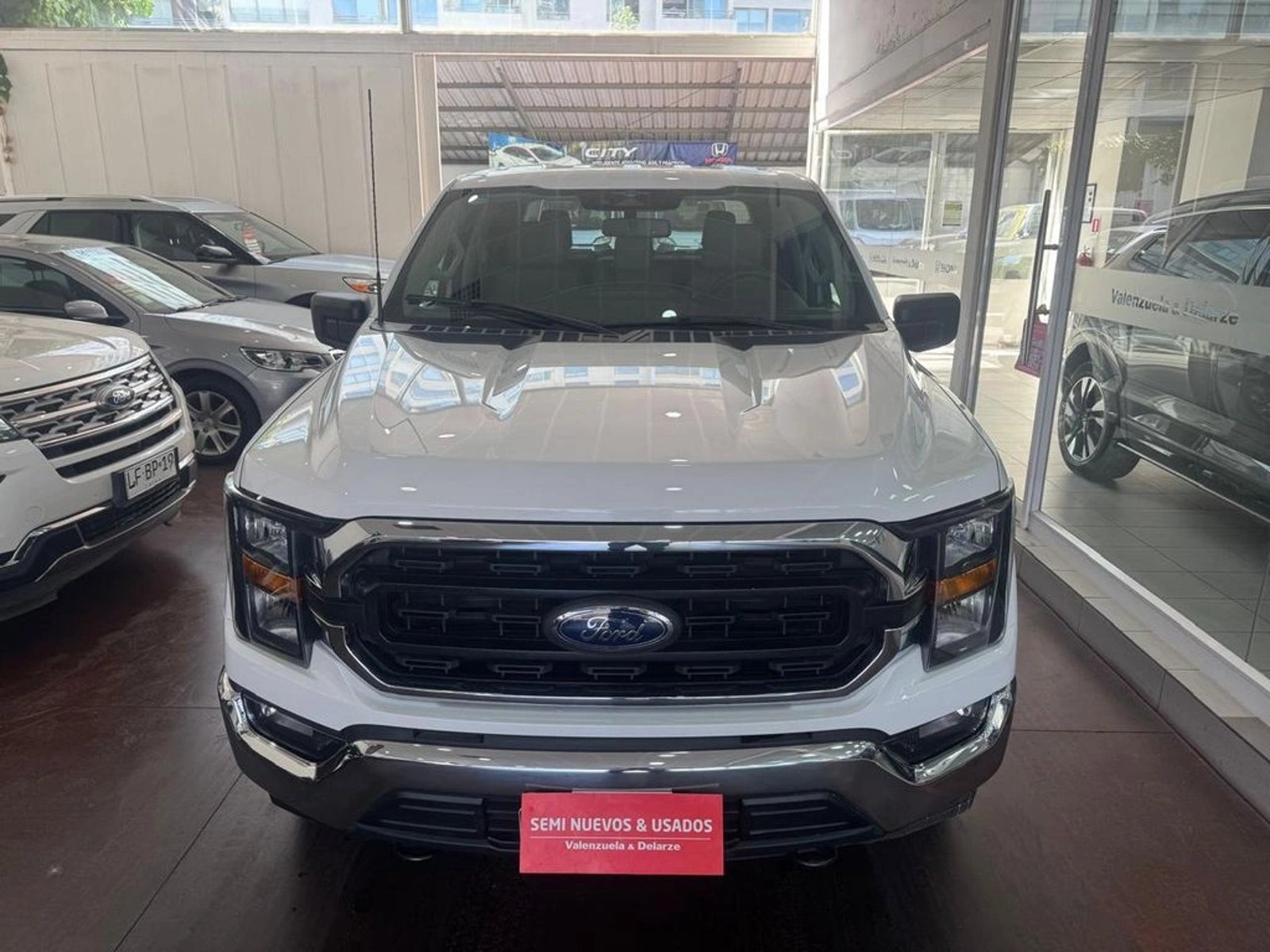 Ford F-150 XLT 3.3 AUT 4X2 2024 - Foto 2 de 13