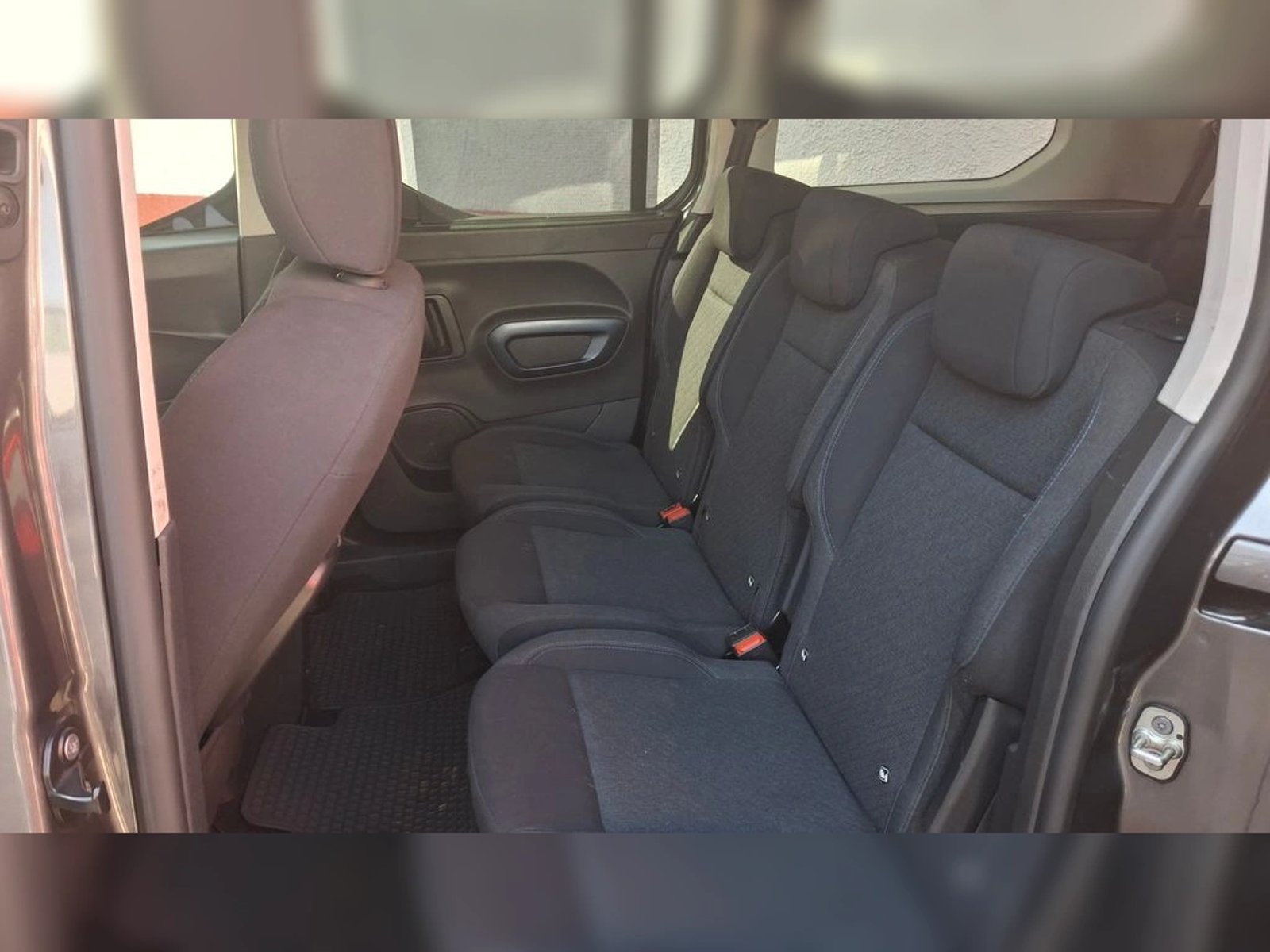 PEUGEOT RIFTER Allure Puretech 130 EAT8 2022 - Imagen 7 de 17