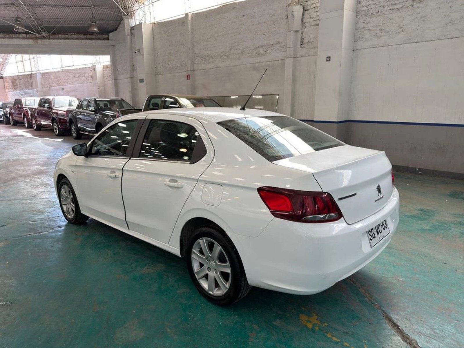 PEUGEOT 301 Allure II Hdi 92 2023 - Imagen 6 de 17