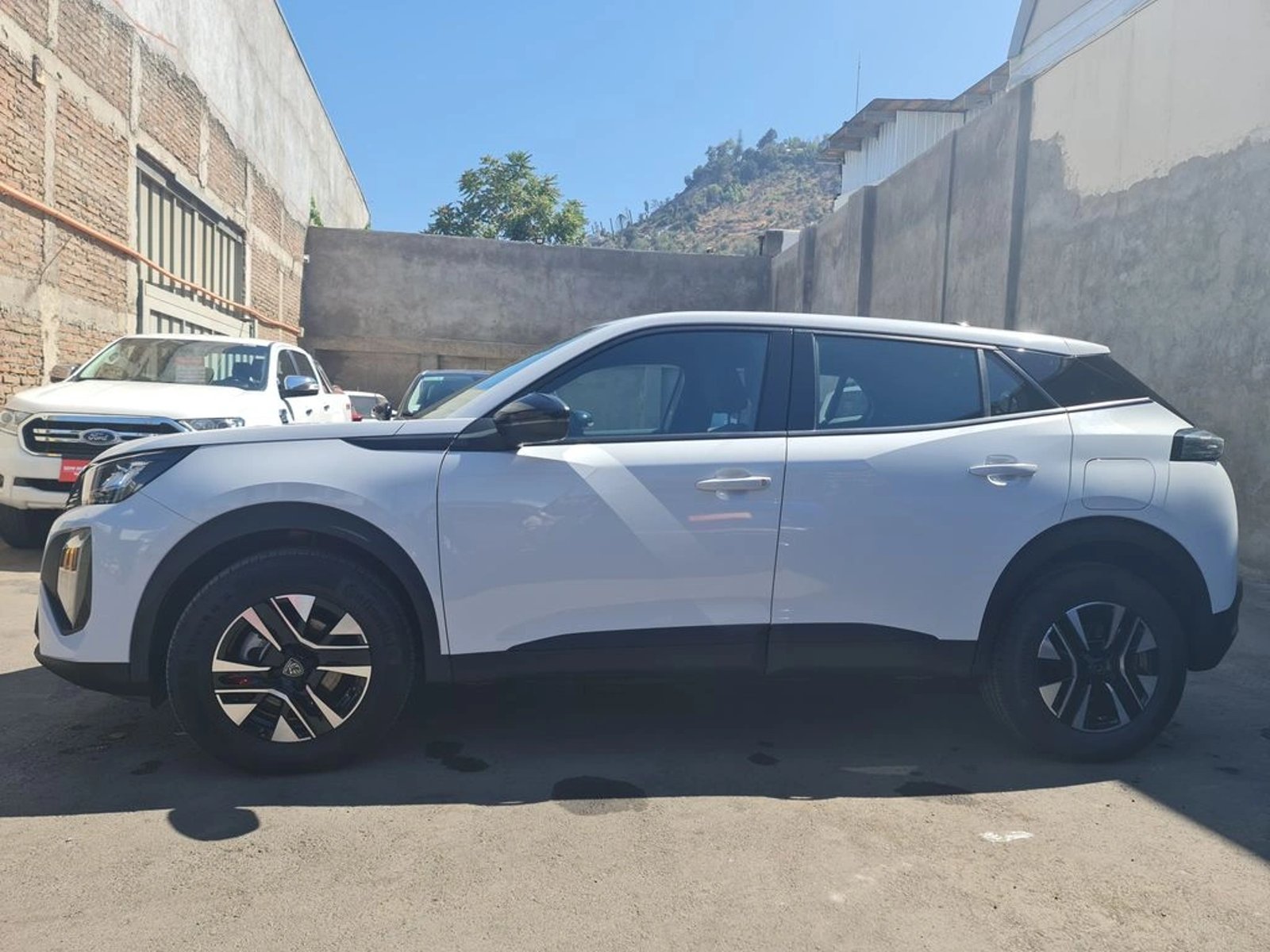 PEUGEOT 2008 MCA Active Puretech 130 2025 - Imagen 5 de 14