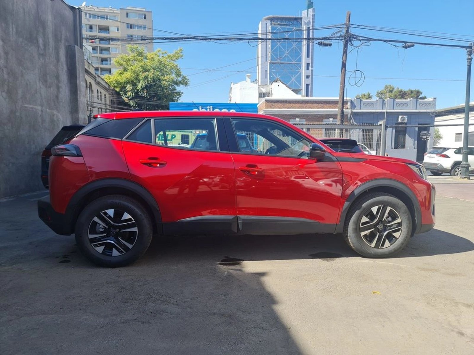 Peugeot 2008 MCA Active Puretech 130 2025 - Foto 4 de 16