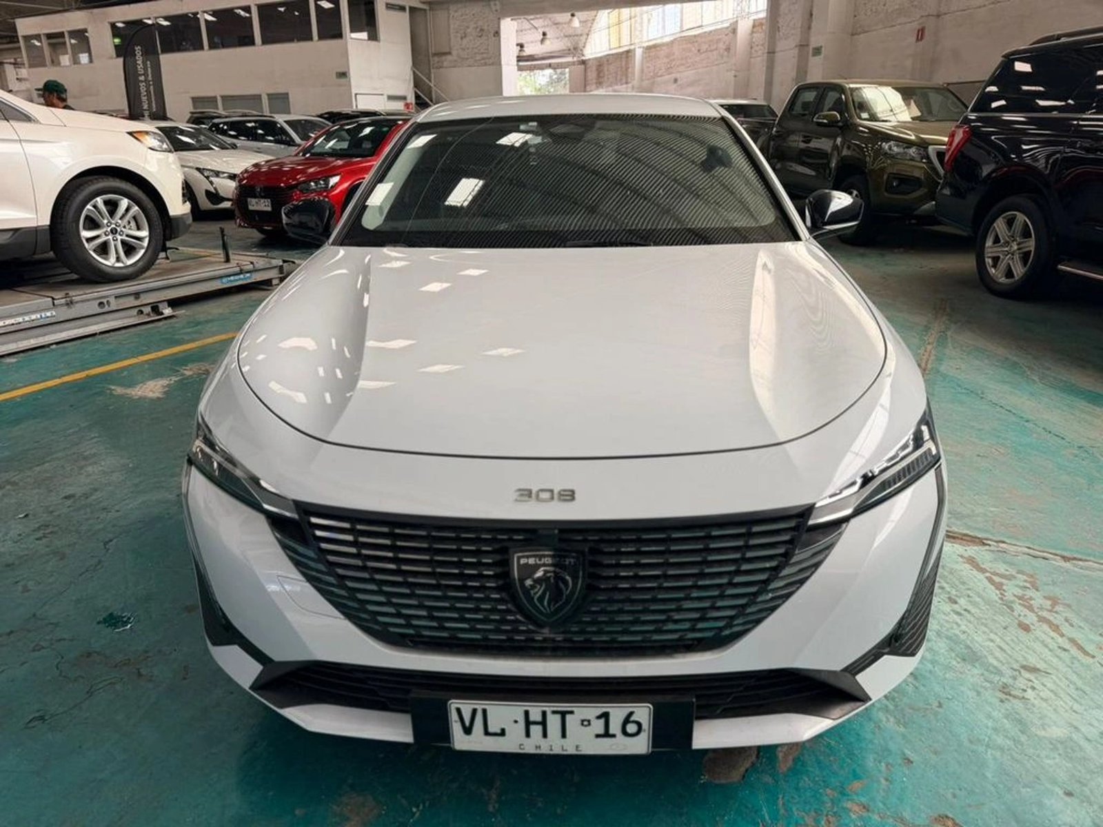 Peugeot 308 Allure Pack Puretech 130 EAT8 PRS 2026 - Foto 2 de 13