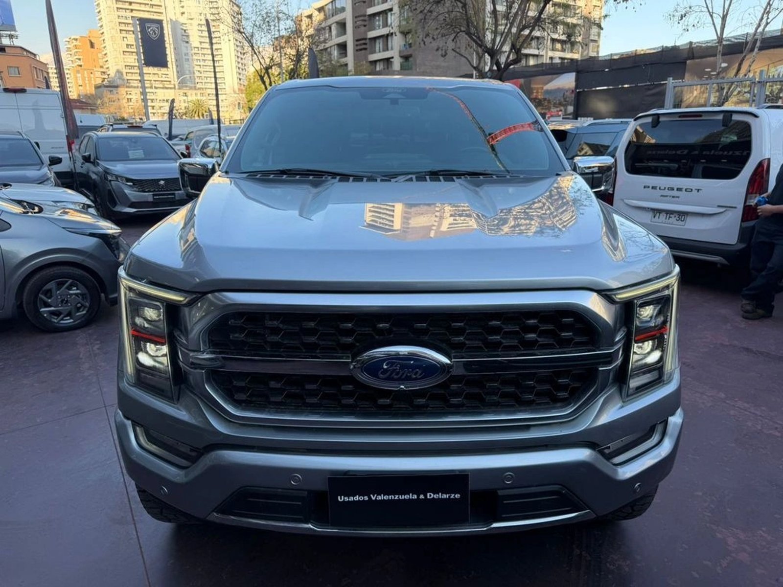 Ford F-150 Platinum 4WD AT 2023 - Foto 2 de 16