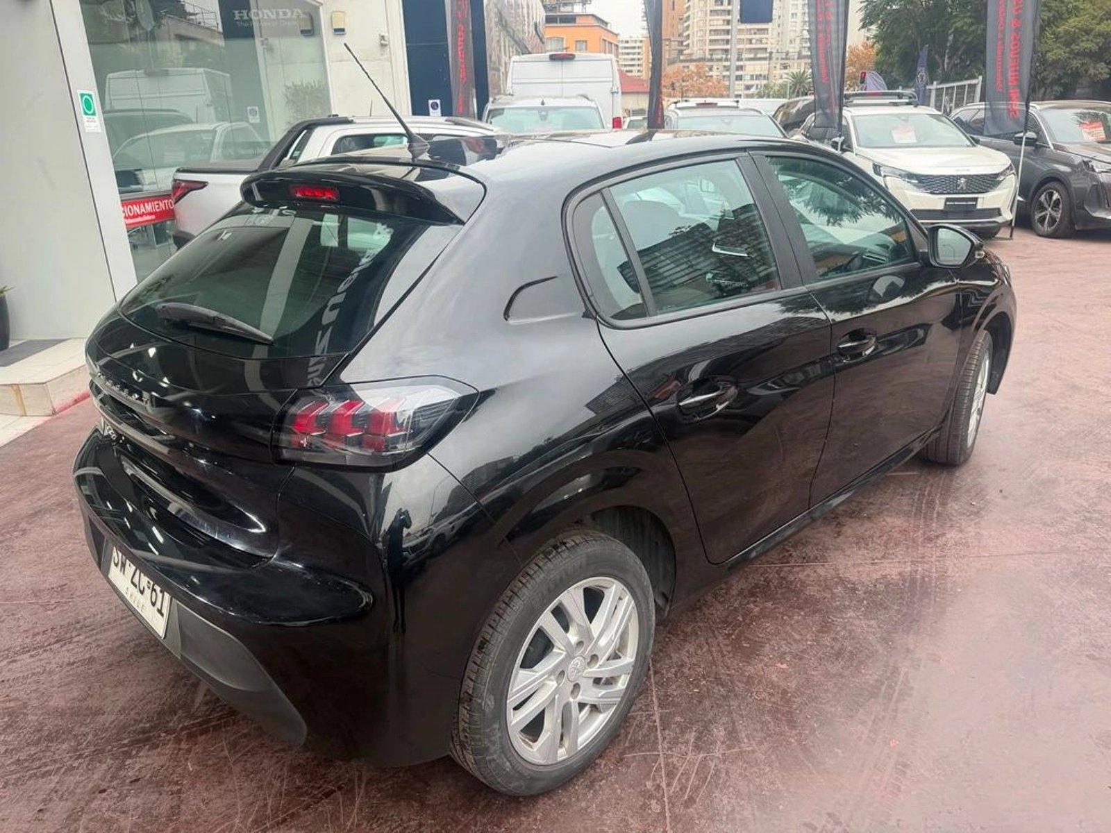 Peugeot 208 Style Puretech 75 2023 - Foto 4 de 13
