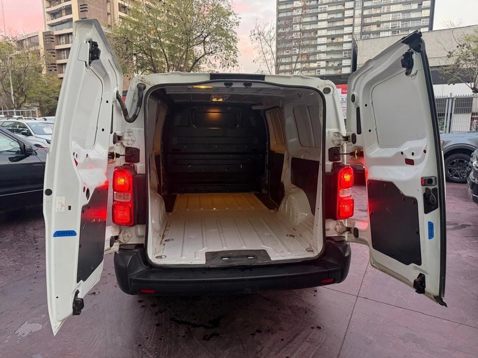 Peugeot EXPERT L3 BlueHDi 145 2024 - Imagen 7 de 12