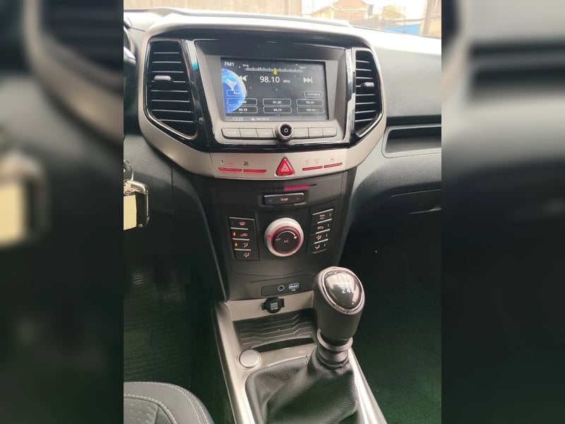 Mahindra XUV 300 1.2 2025 - Imagen 13 de 15