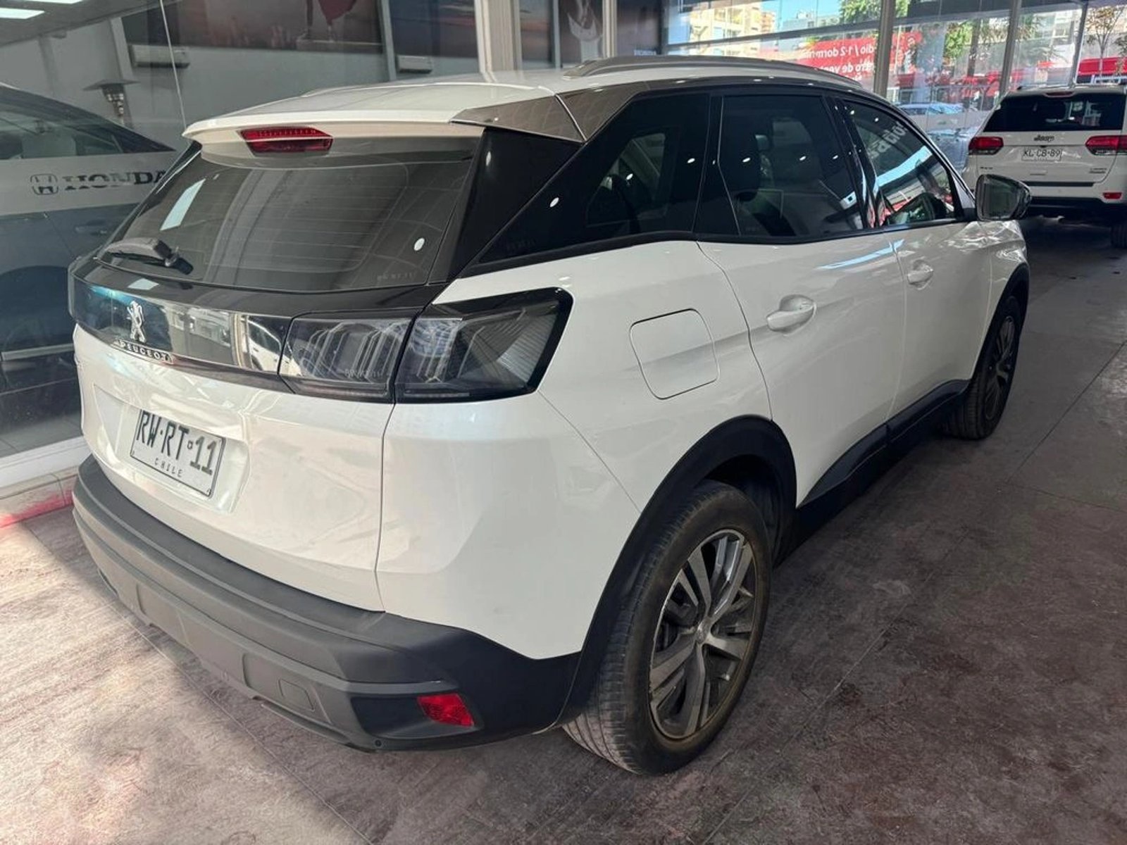 Peugeot 3008 PURETECH 1.2L 2022 - Foto 4 de 11